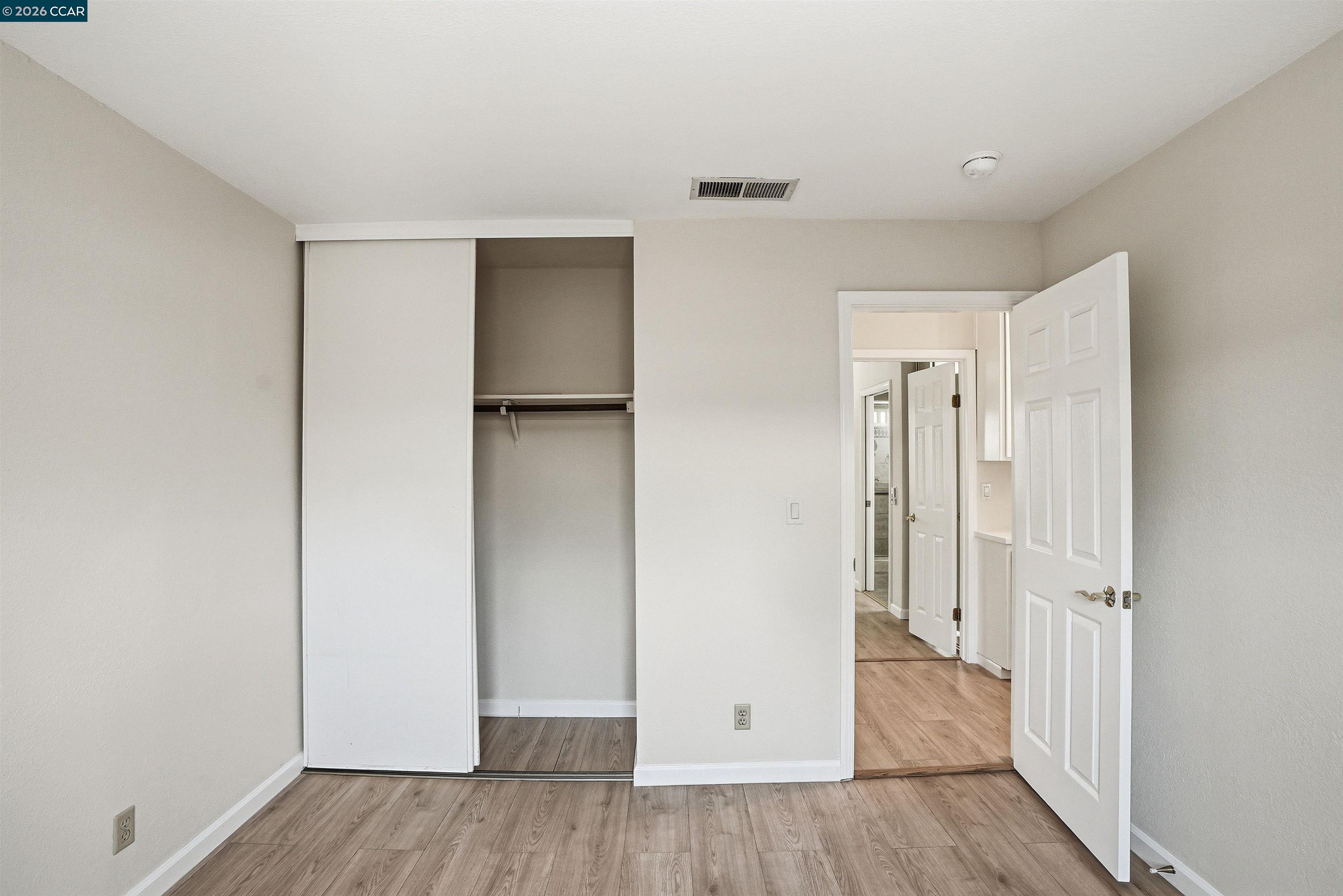 5517 Shorehaven Cir