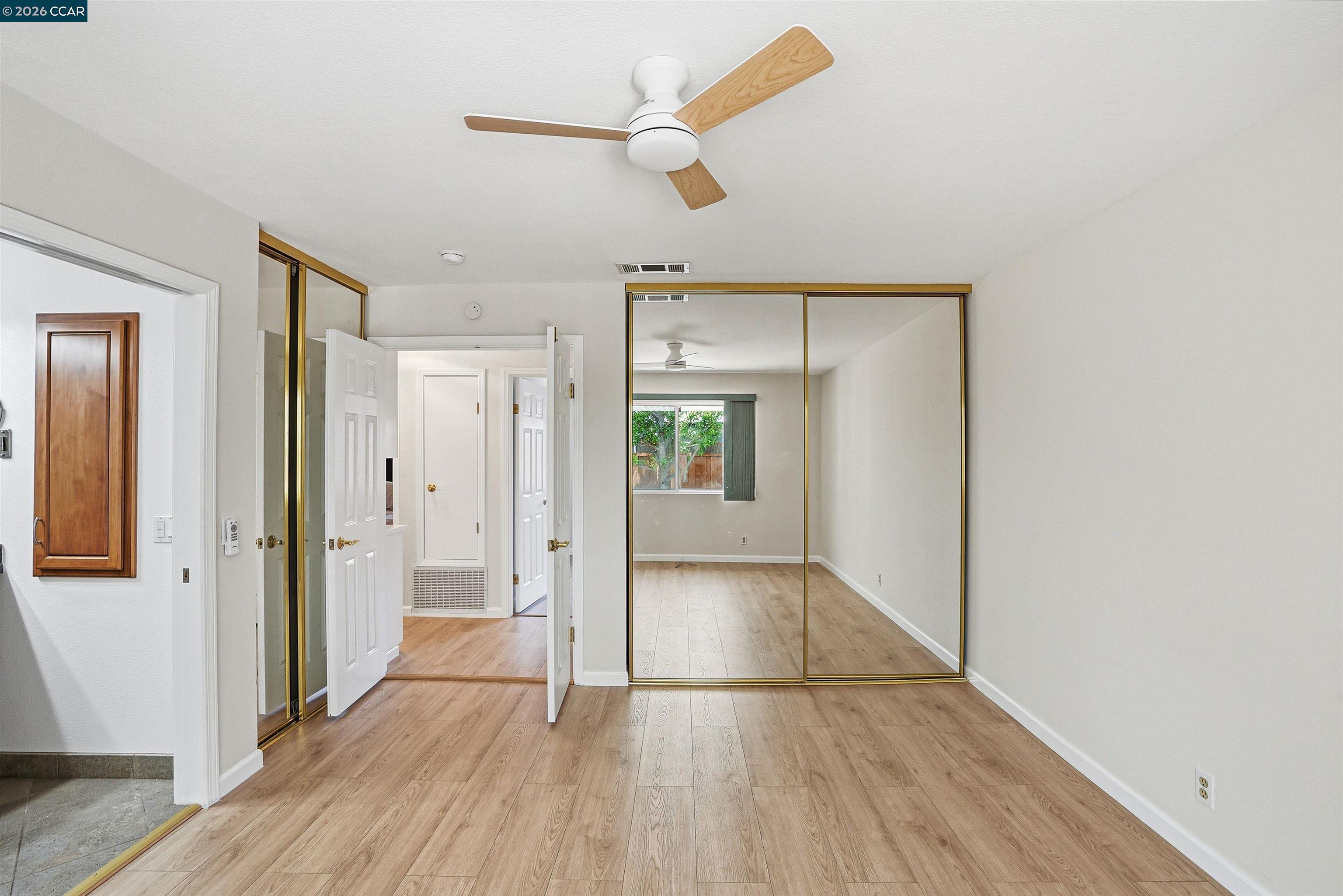 5517 Shorehaven Cir