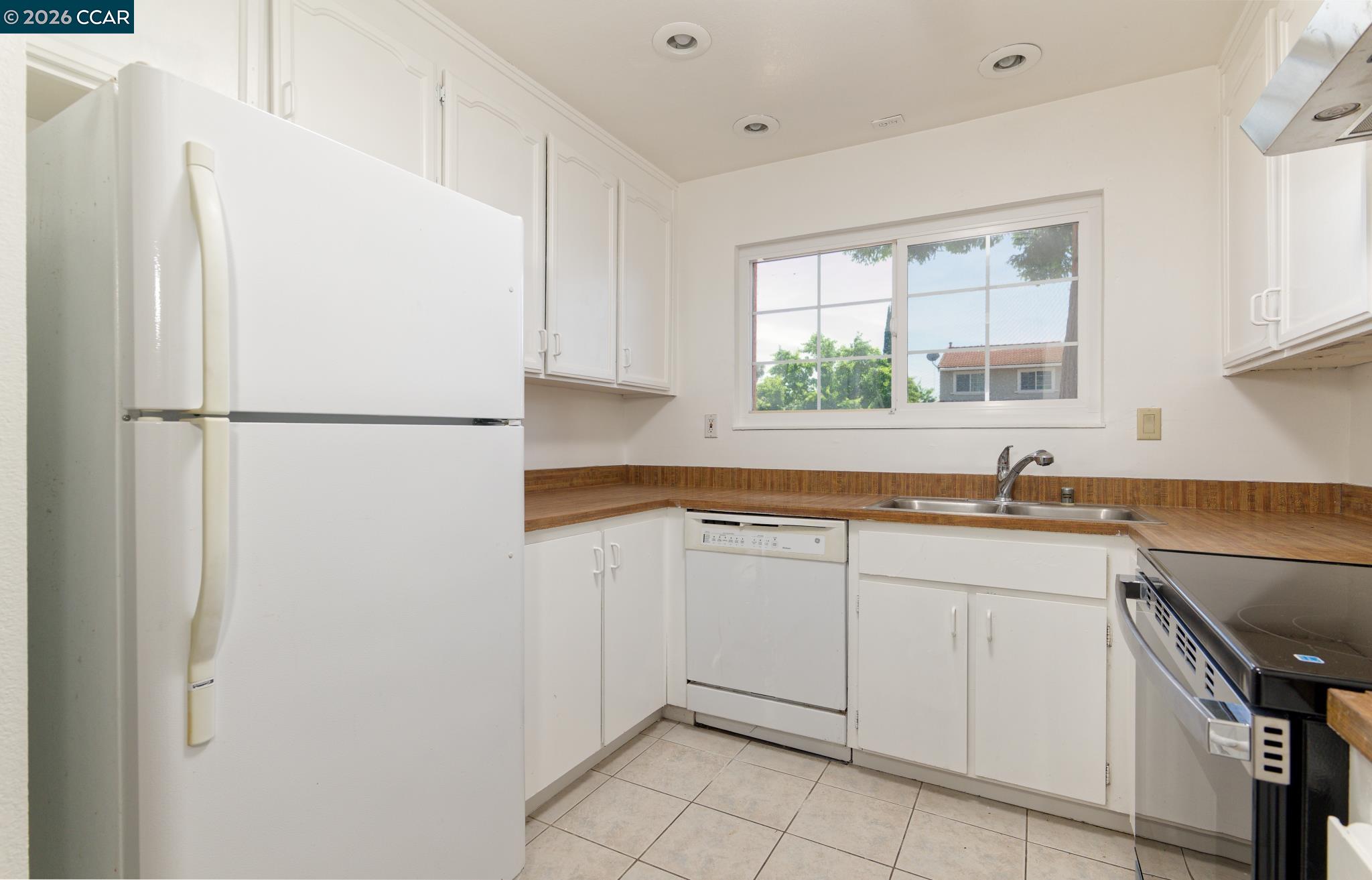 2412 Sequoia Dr