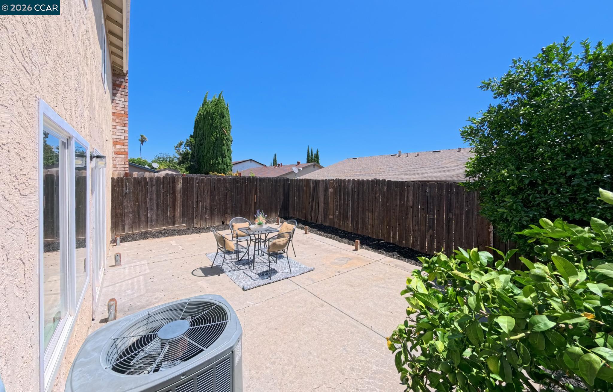 2215 Banyan Way