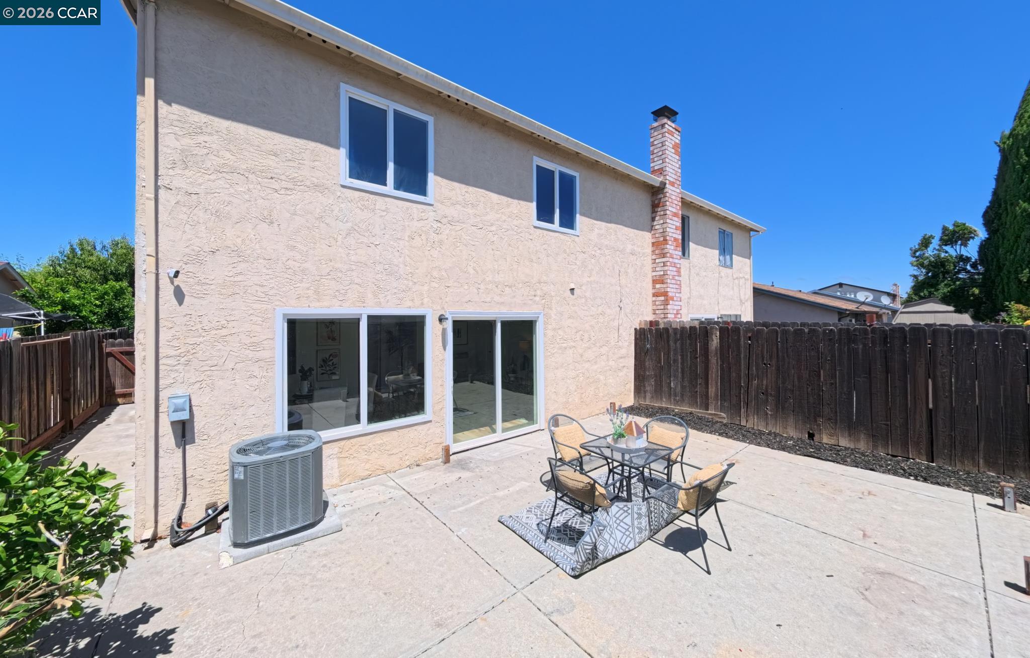 2215 Banyan Way