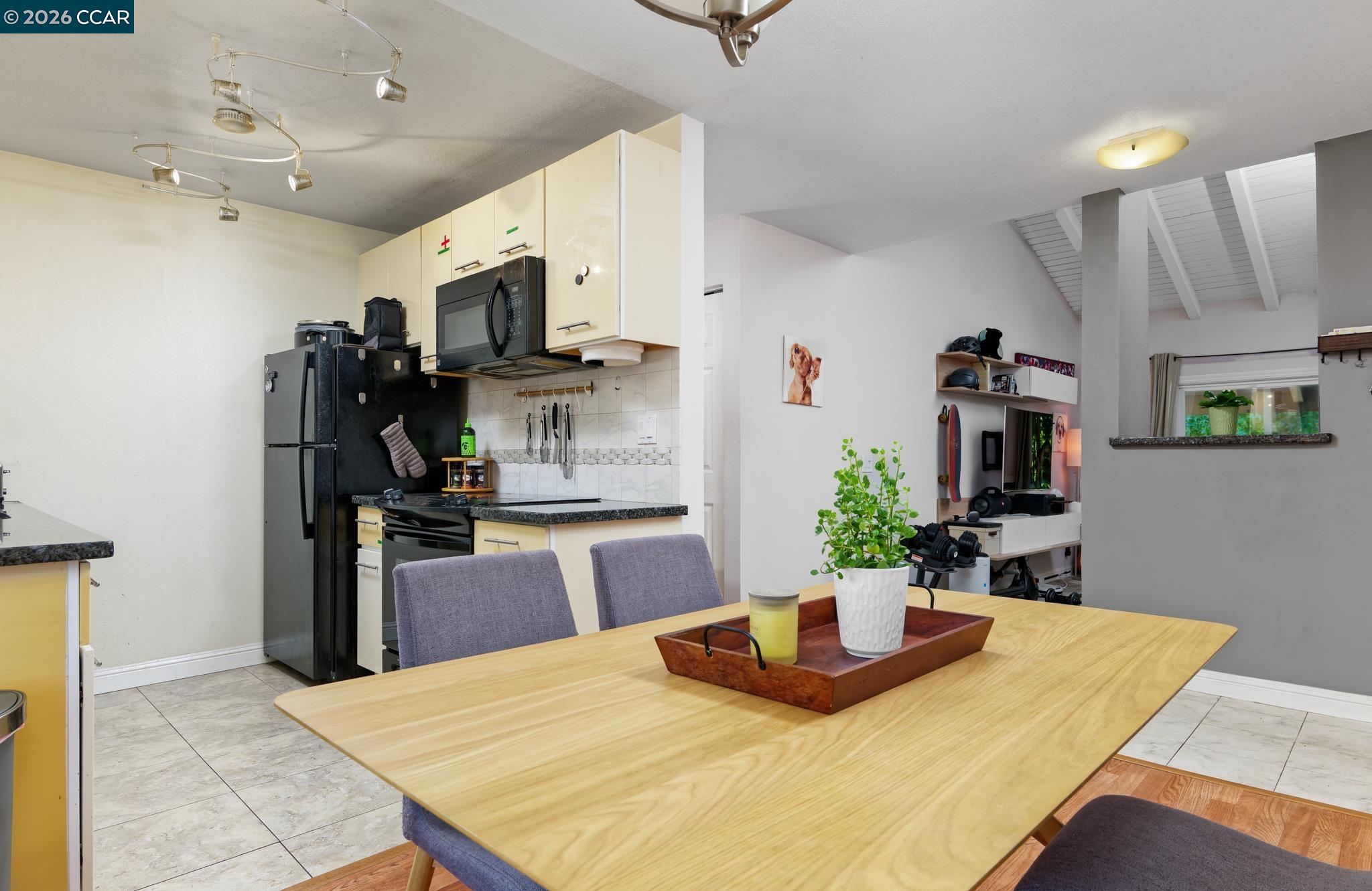 810 Oak Grove Rd # 98