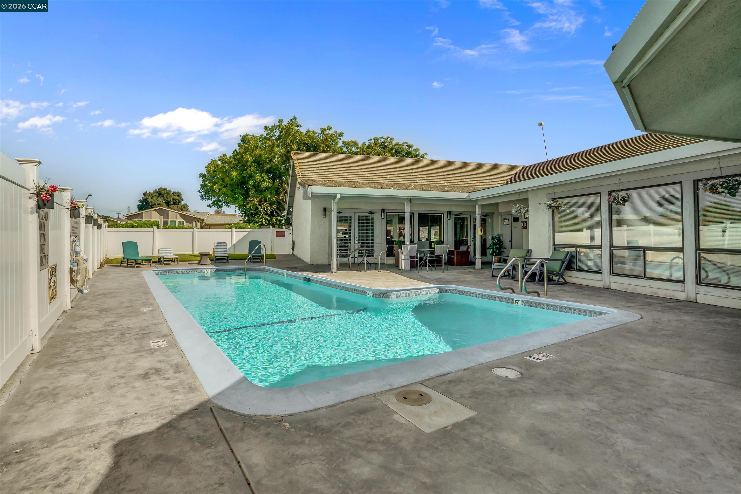 1840 Paris Ln