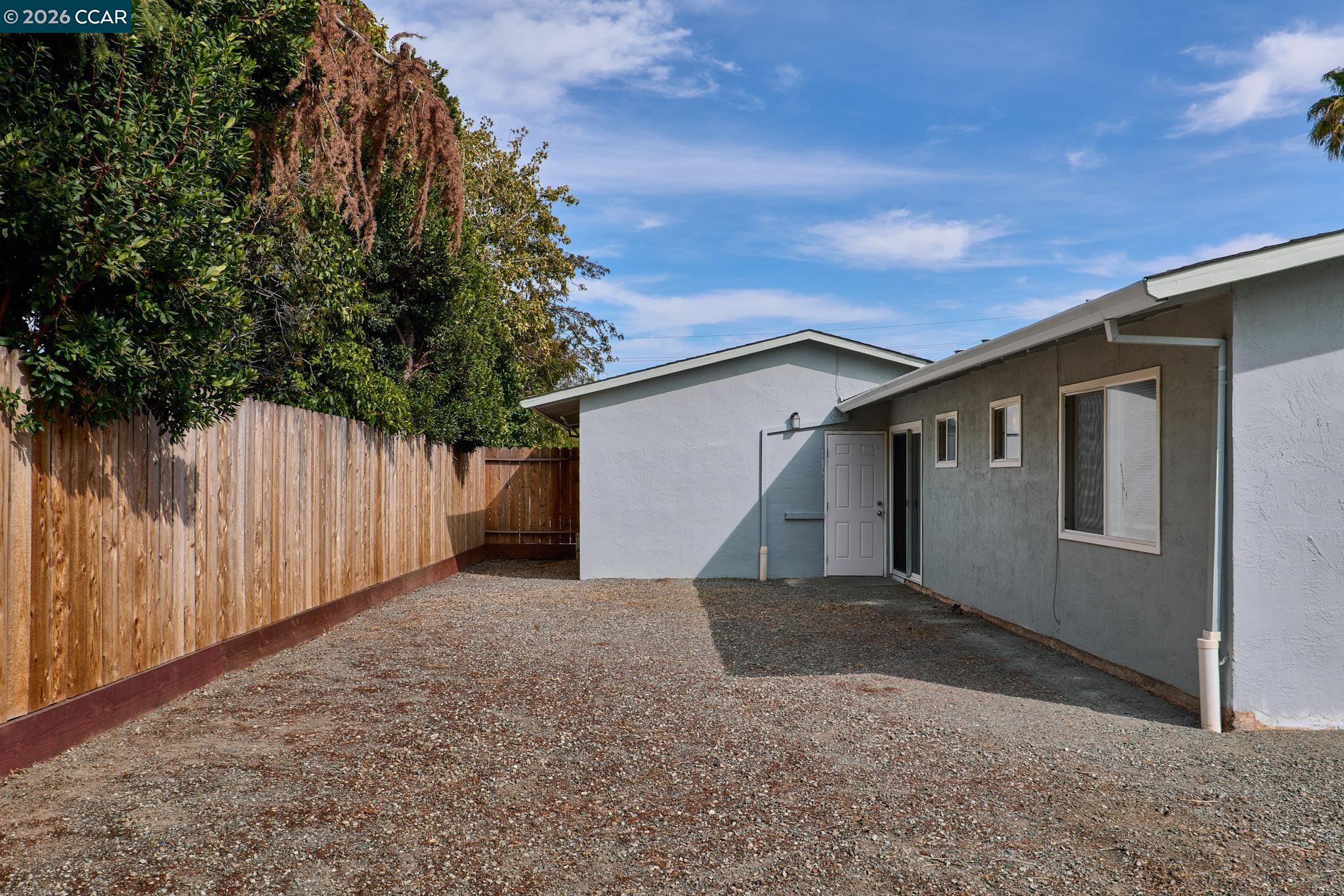 31 Riverside Ct