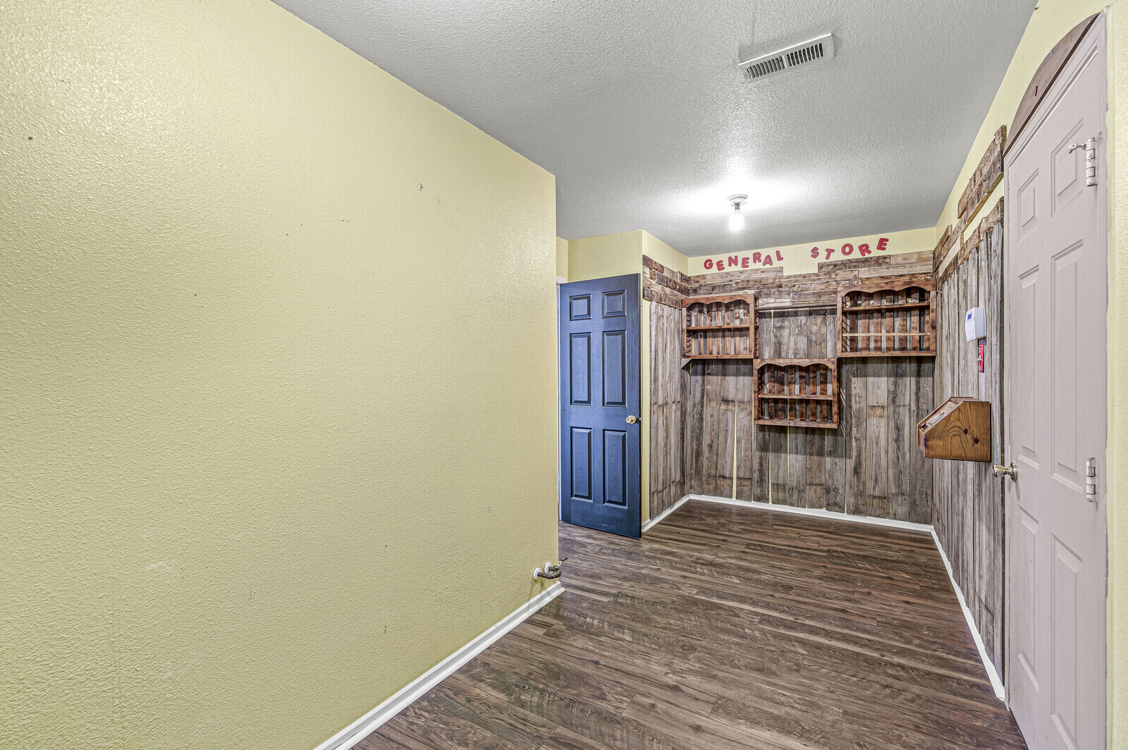 7821 Edgemanor Court