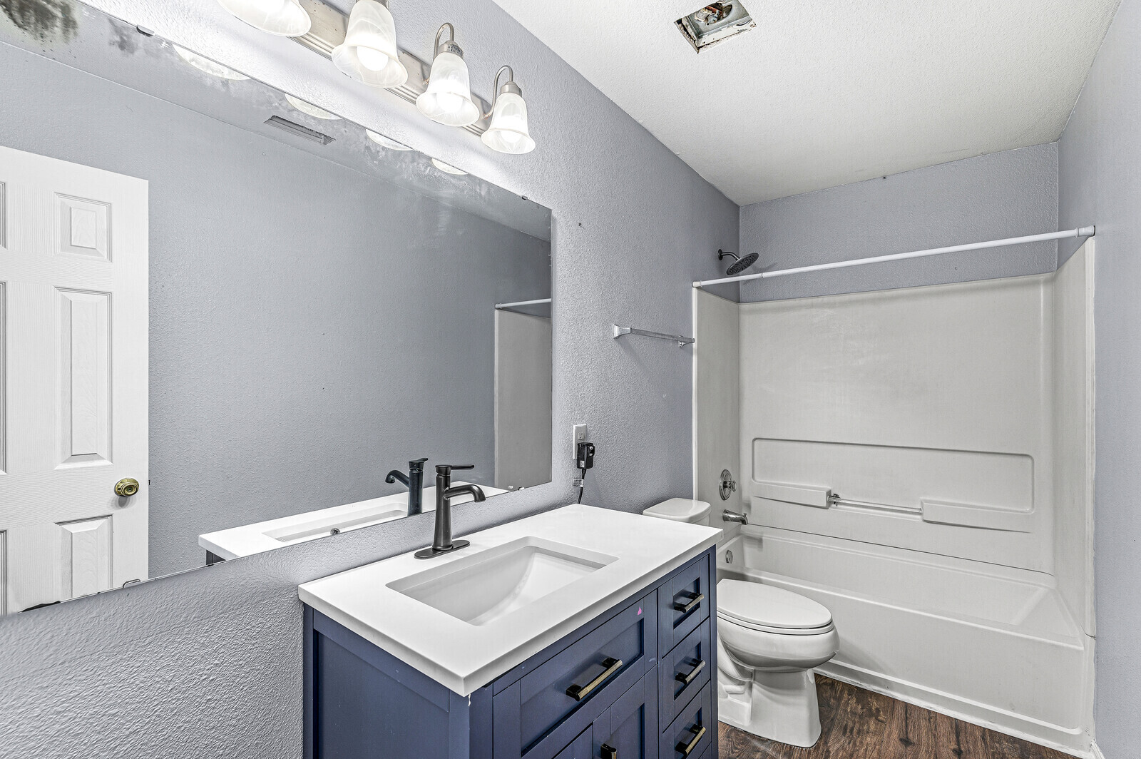 7821 Edgemanor Court