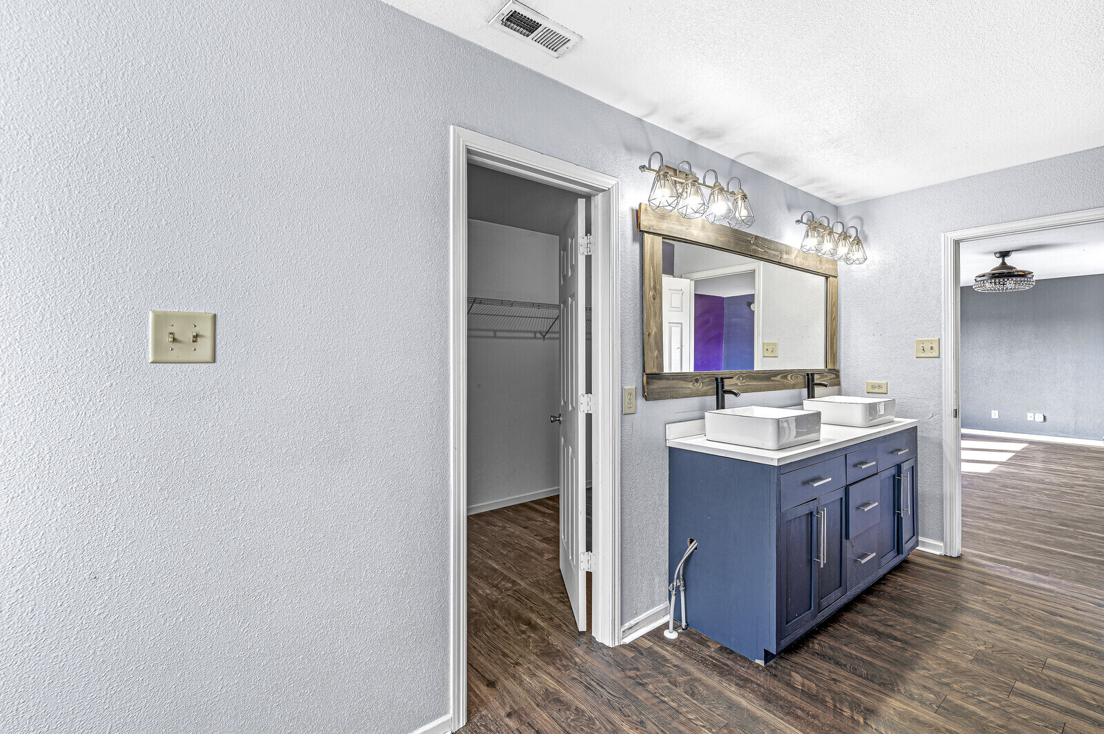 7821 Edgemanor Court