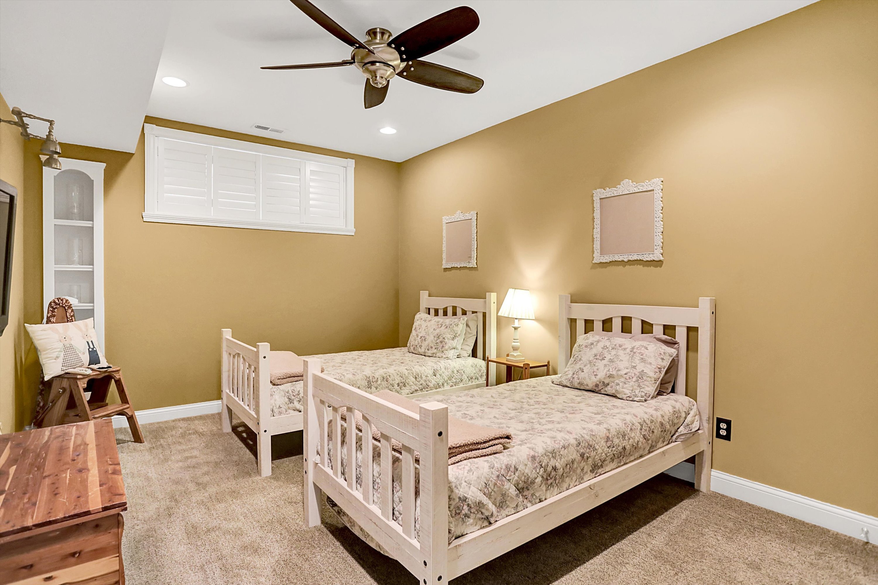 9045 Mallard Point