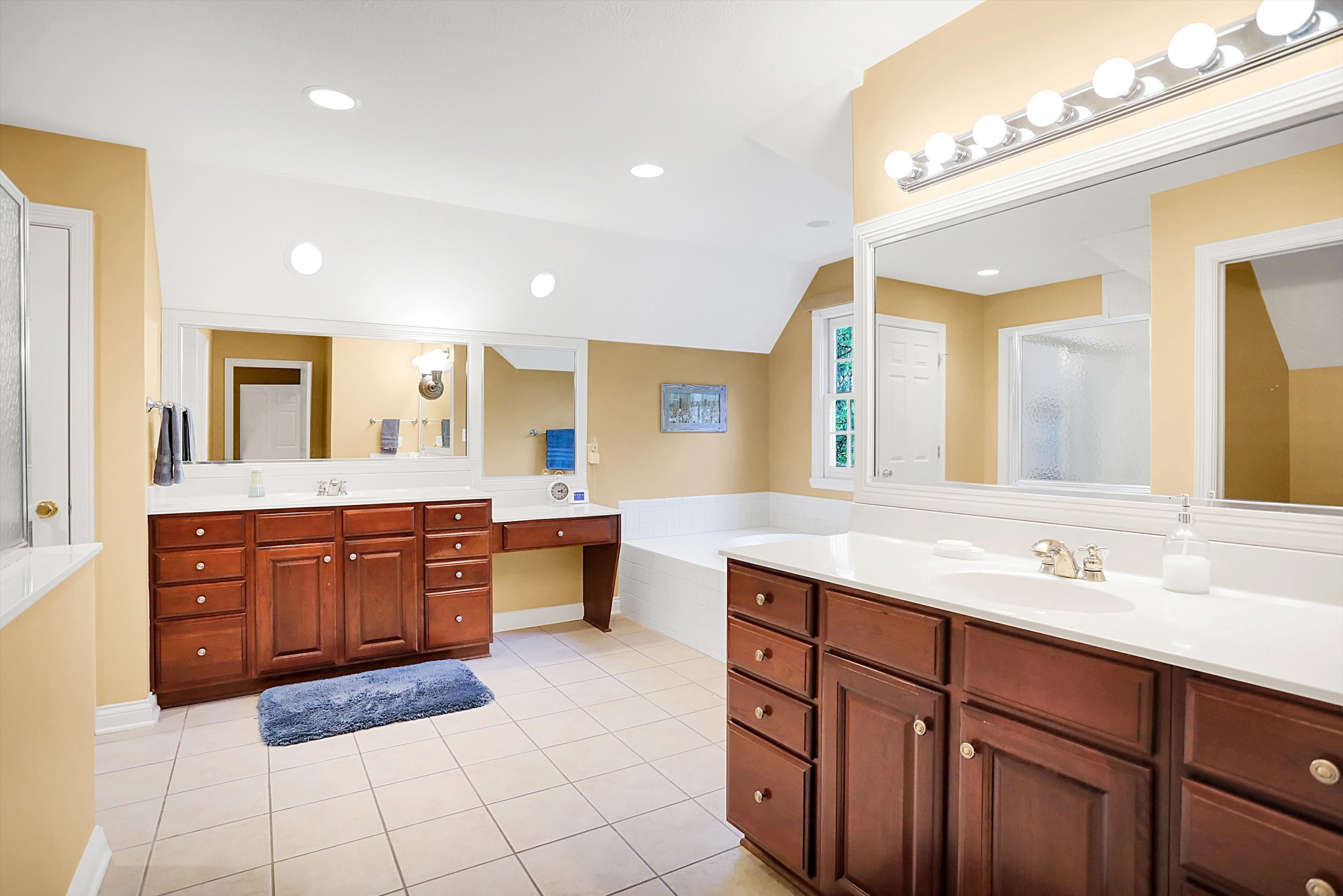 9045 Mallard Point