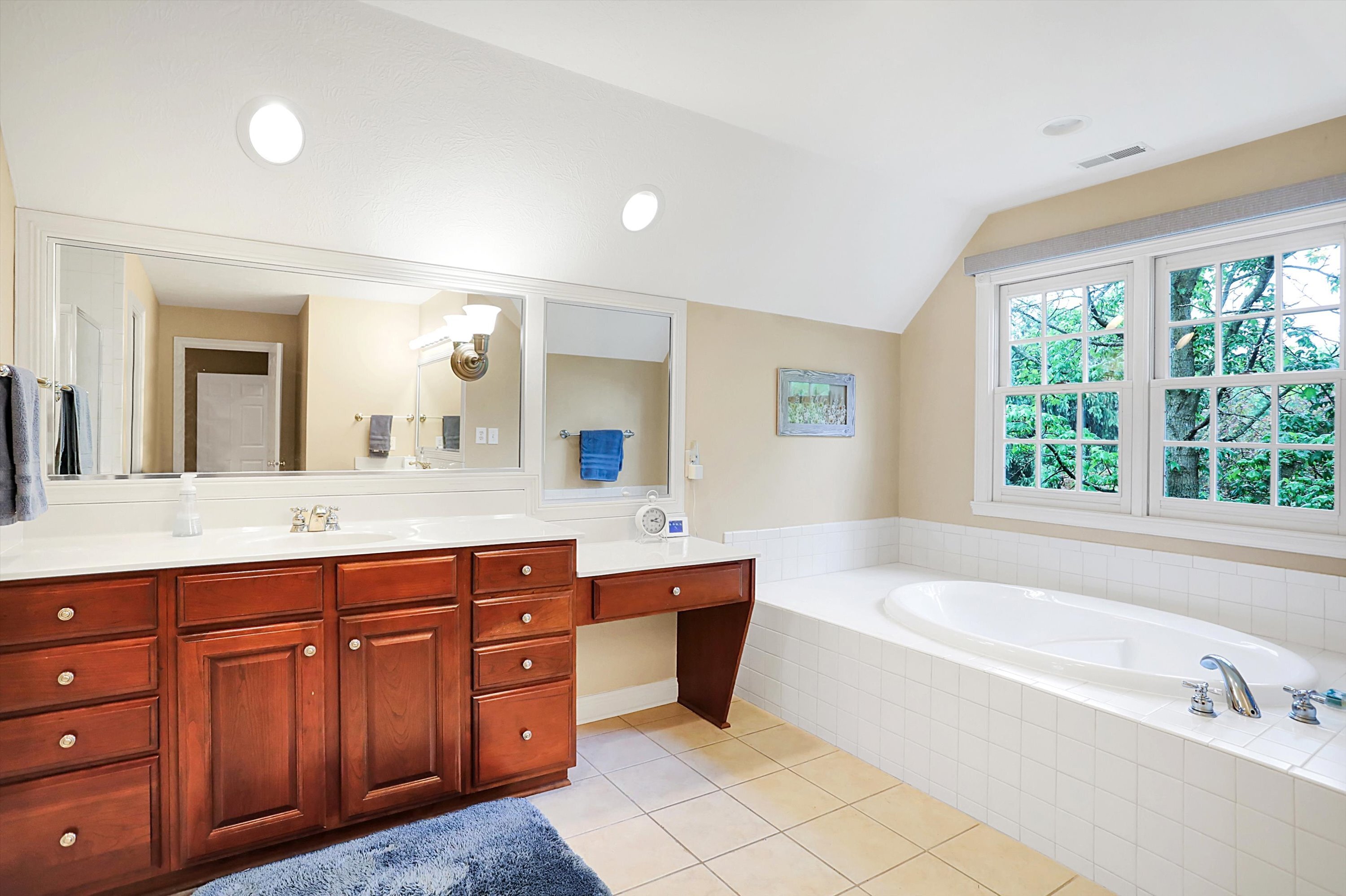 9045 Mallard Point