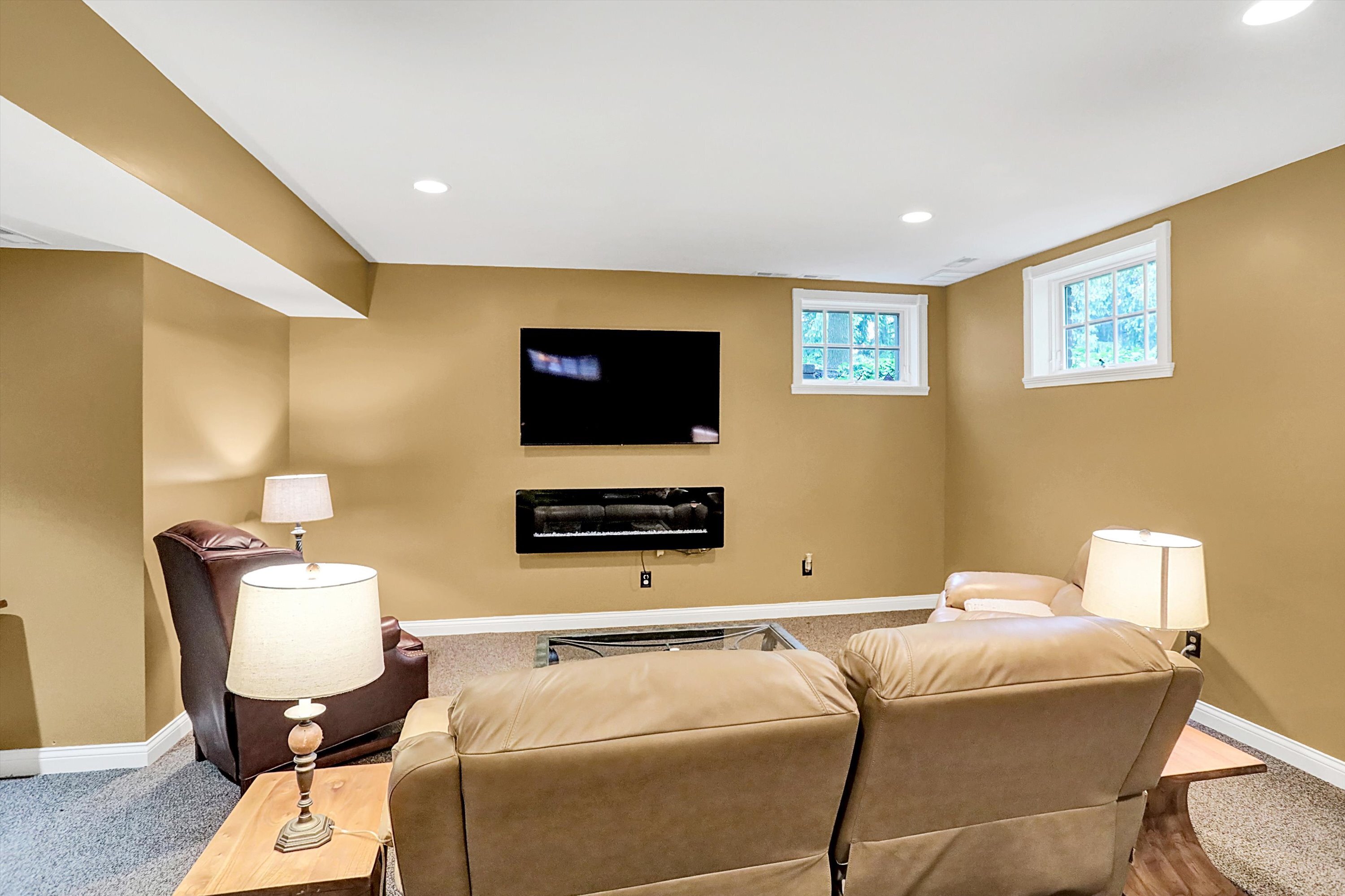 9045 Mallard Point