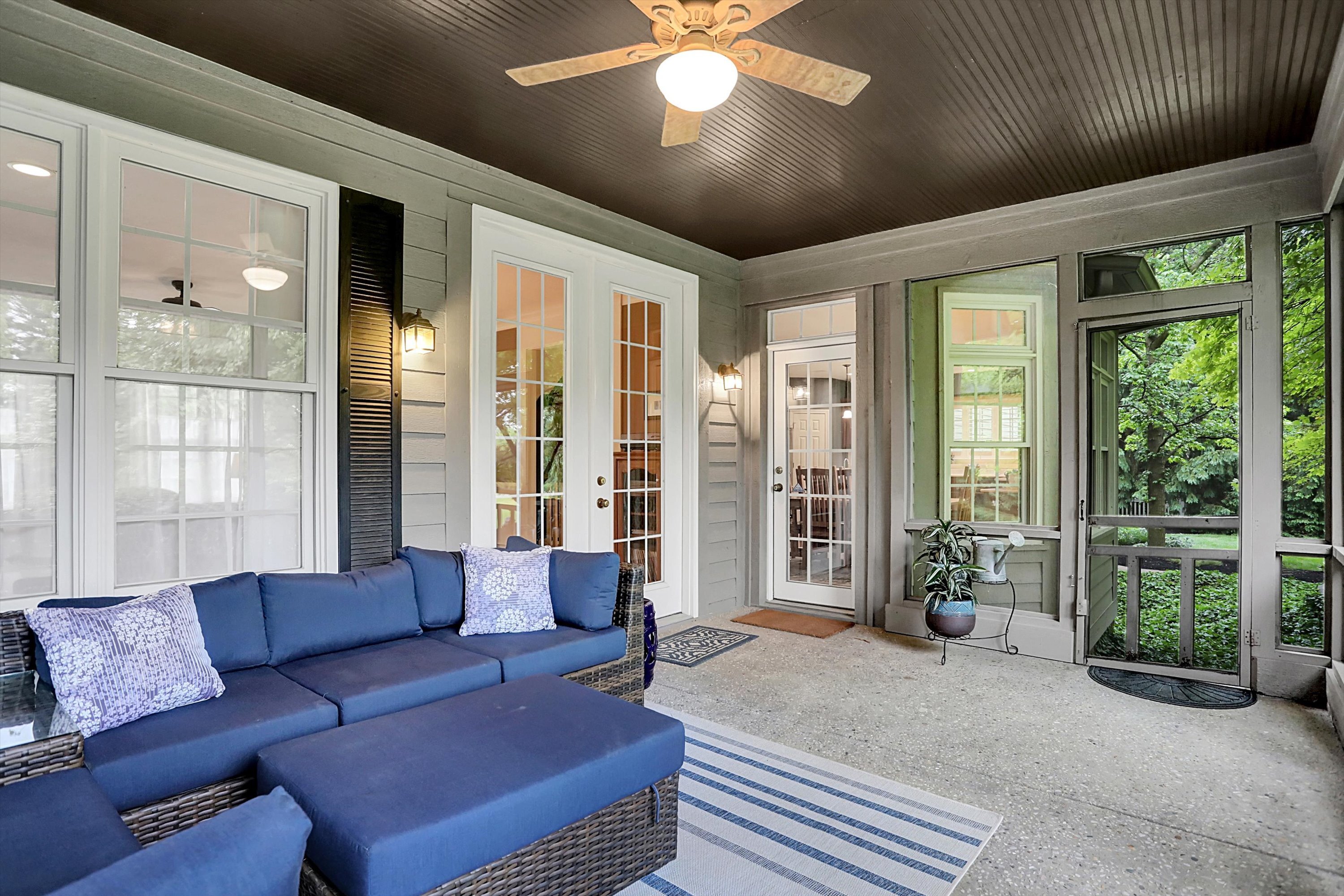 9045 Mallard Point