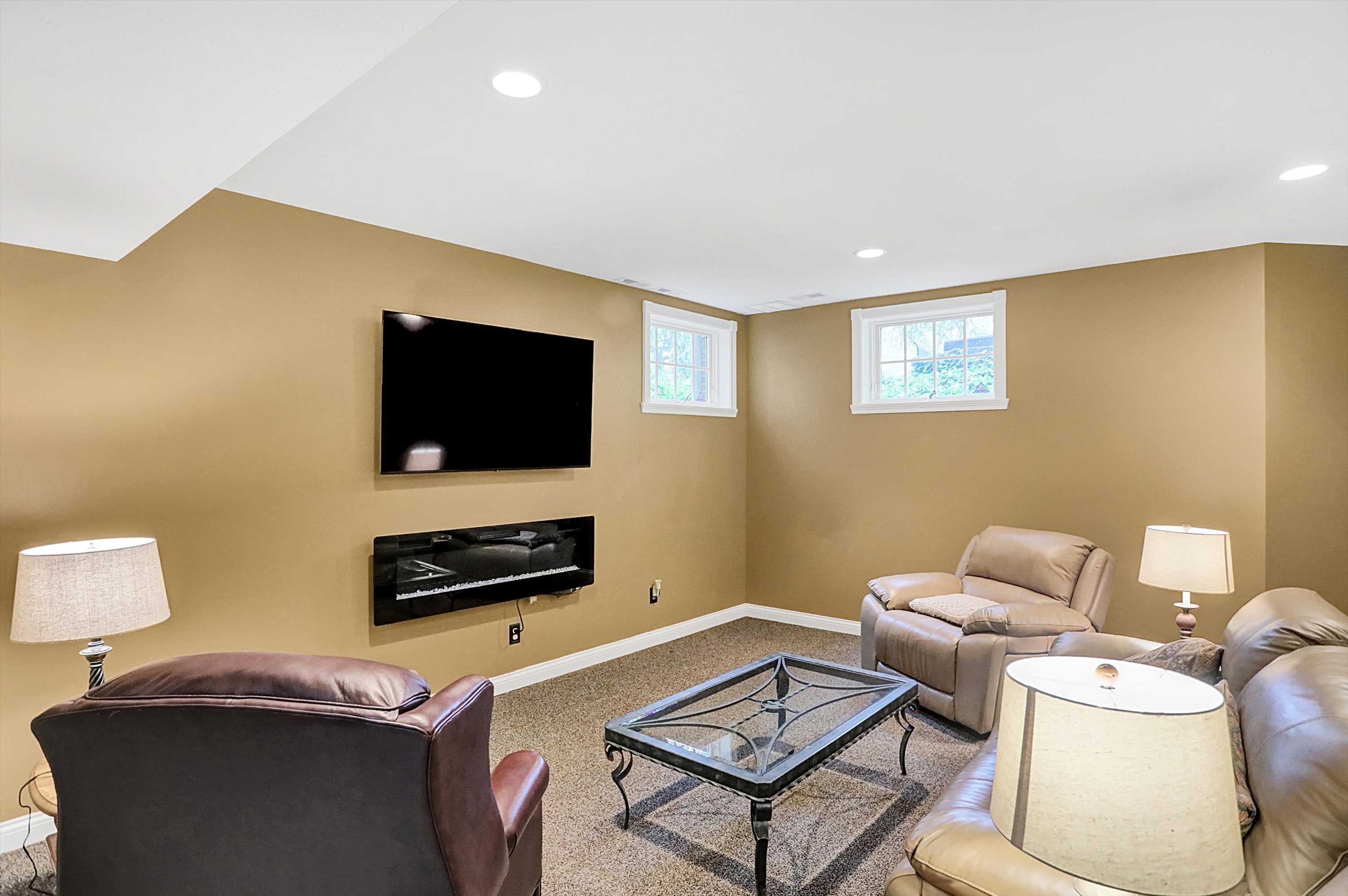 9045 Mallard Point