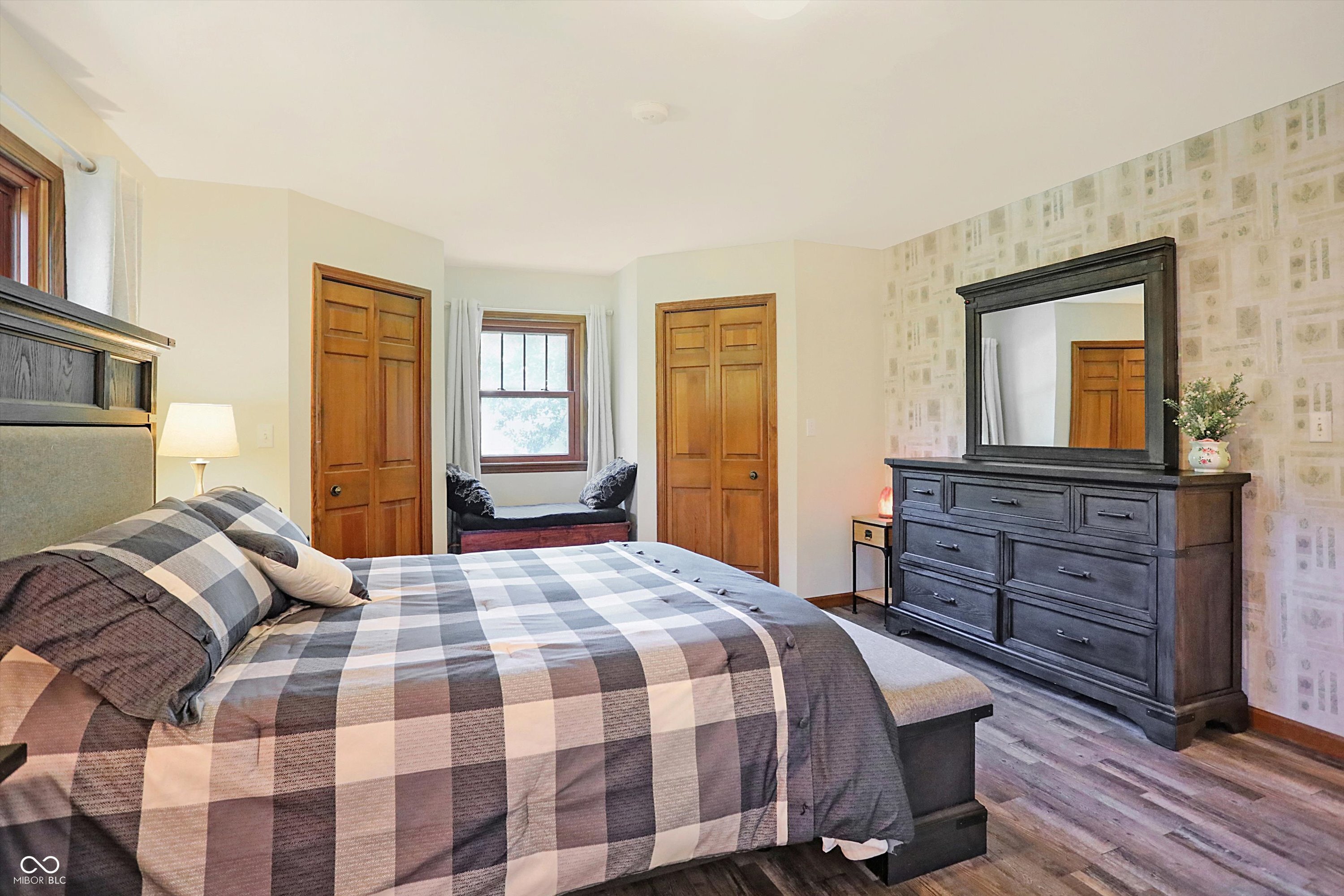 695 Mulberry Street