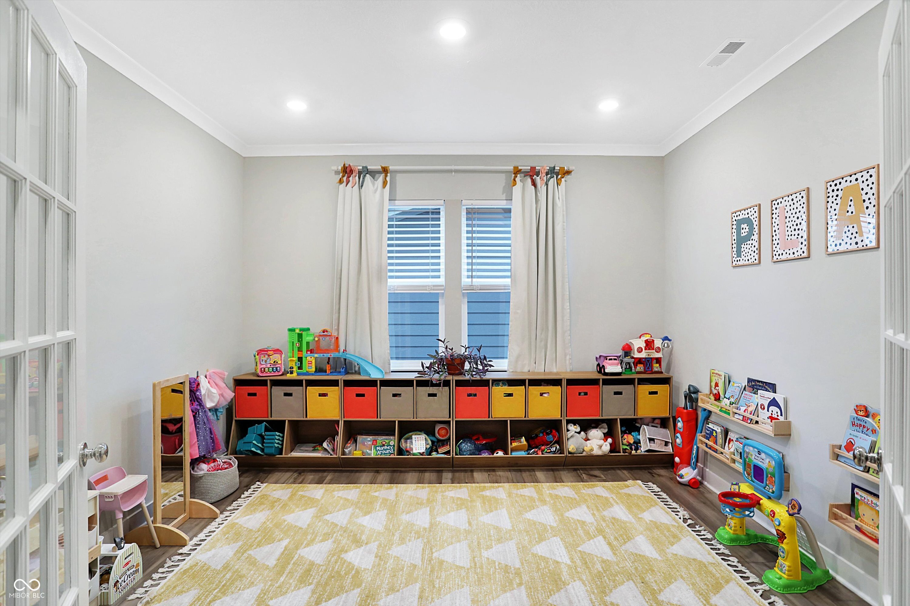 5367 Oak Knoll Drive