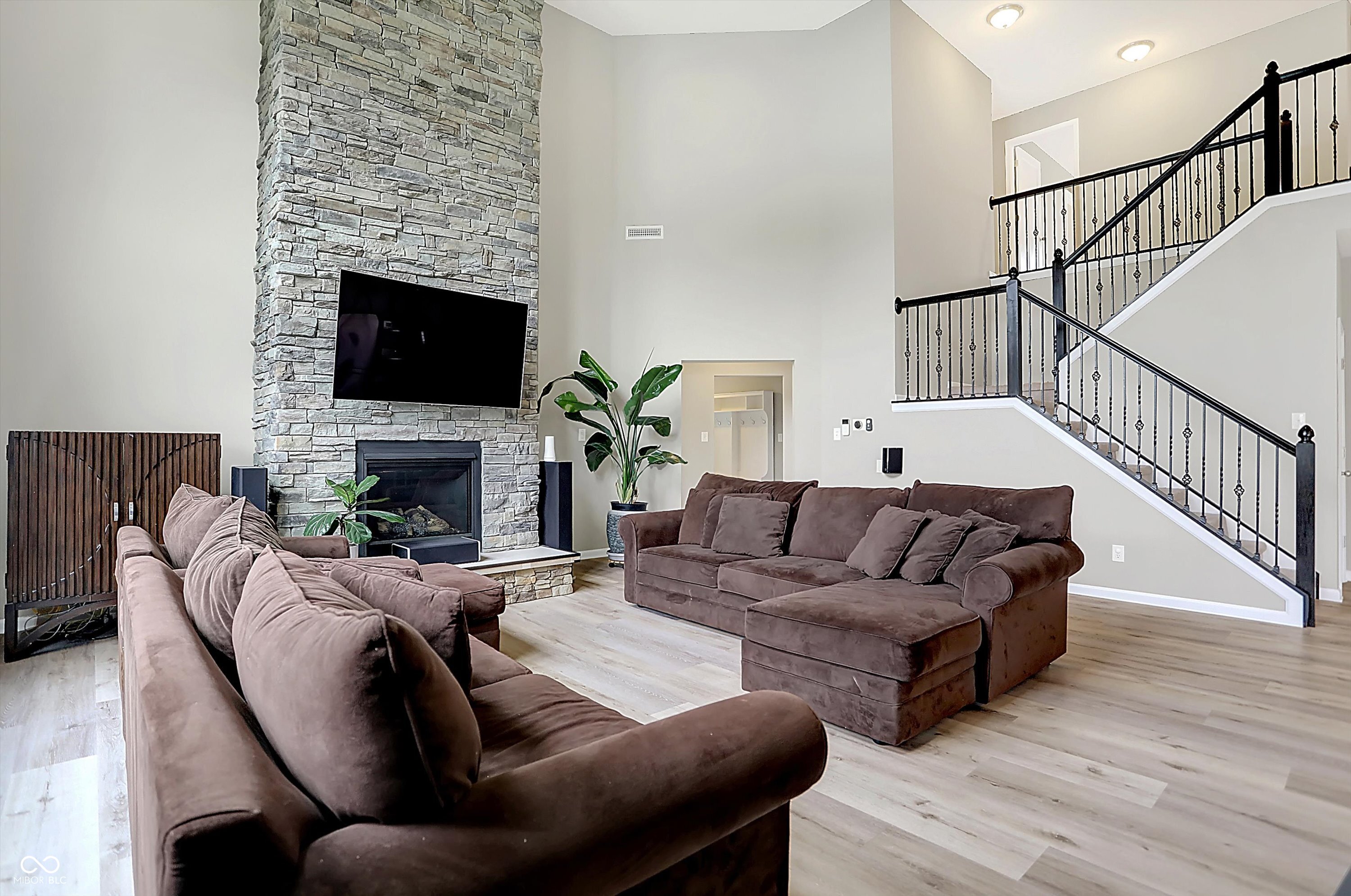 1258 Riverbank Drive