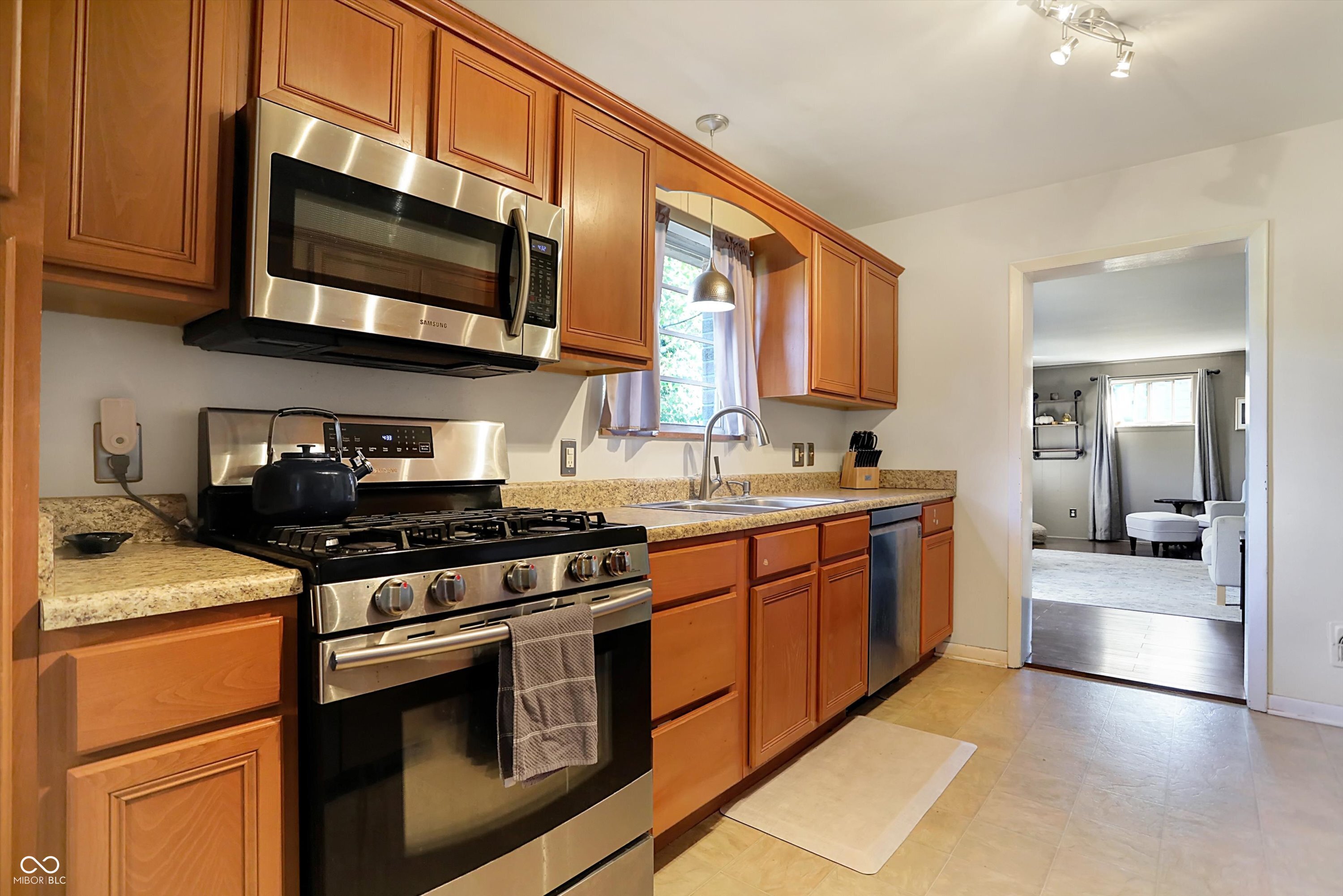 5535 N Drexel Avenue