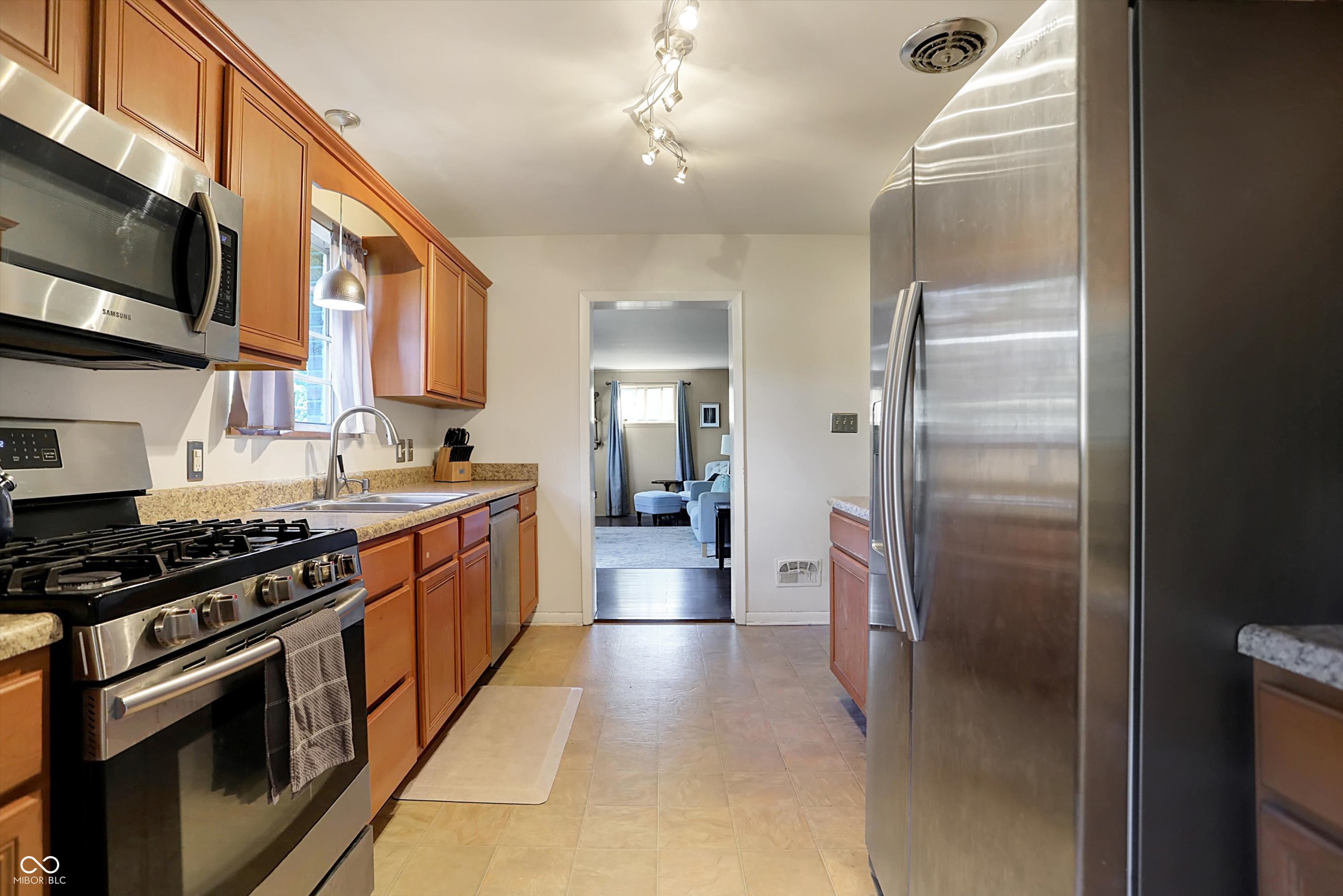5535 N Drexel Avenue