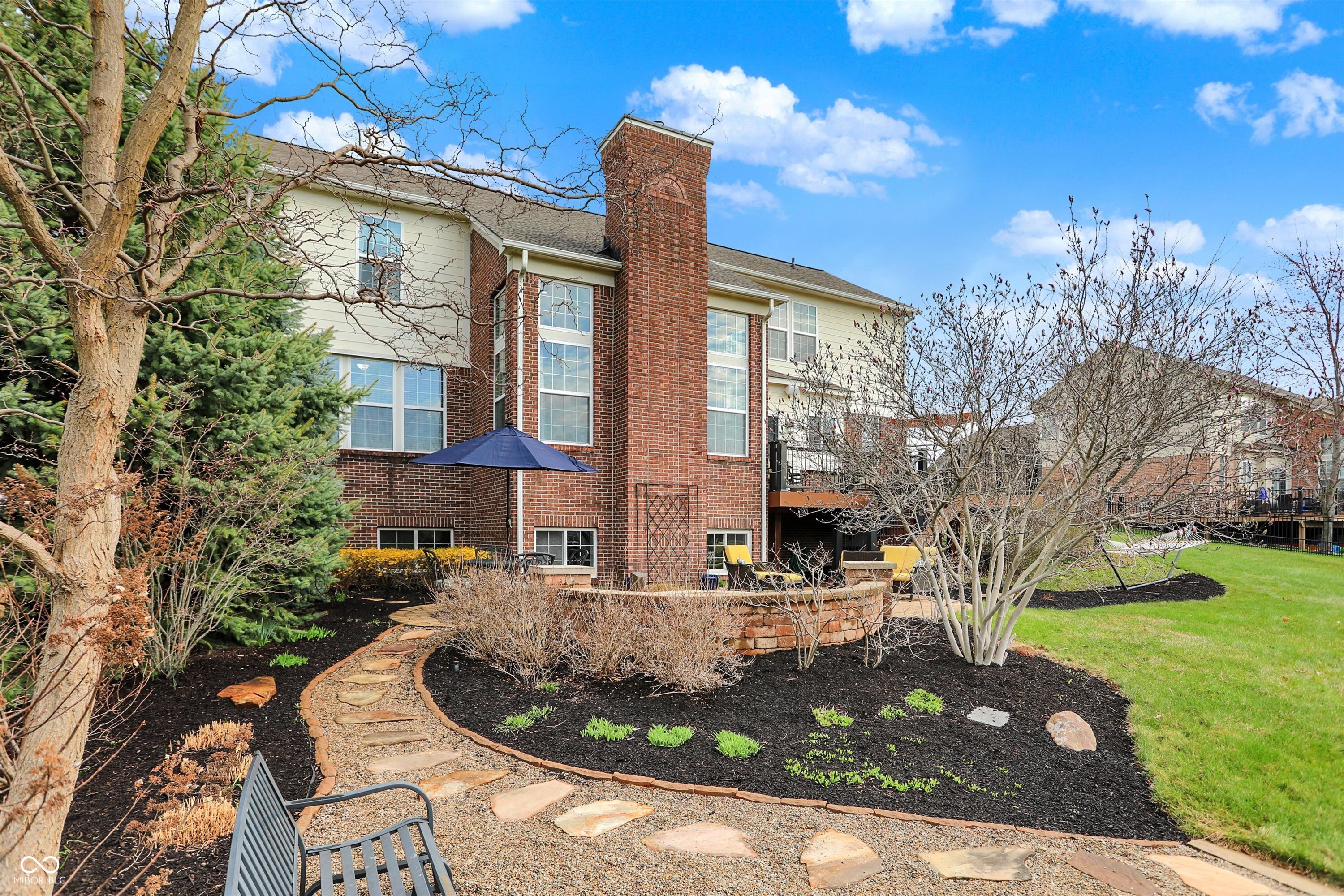 9253 Windrift Way