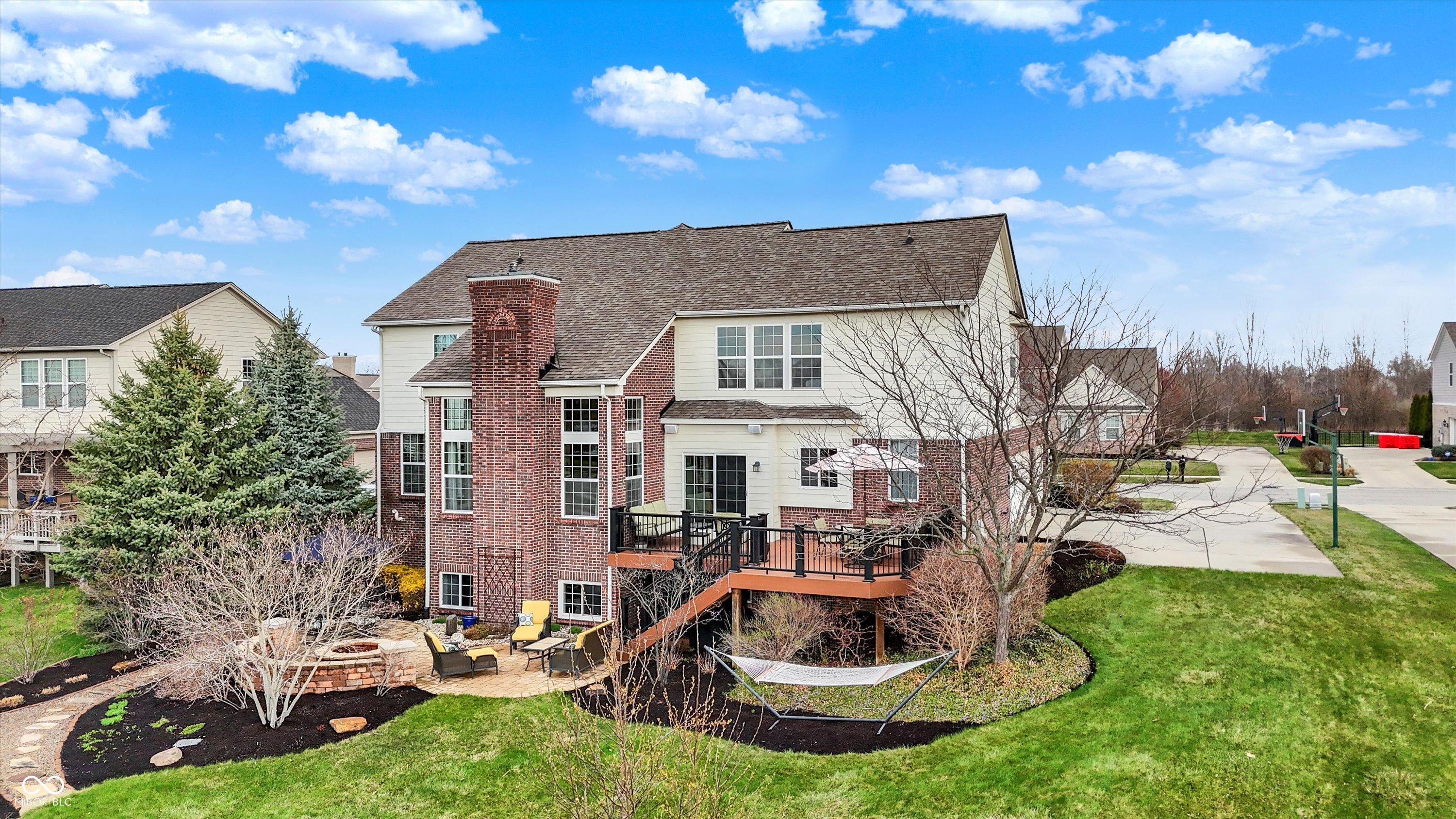 9253 Windrift Way