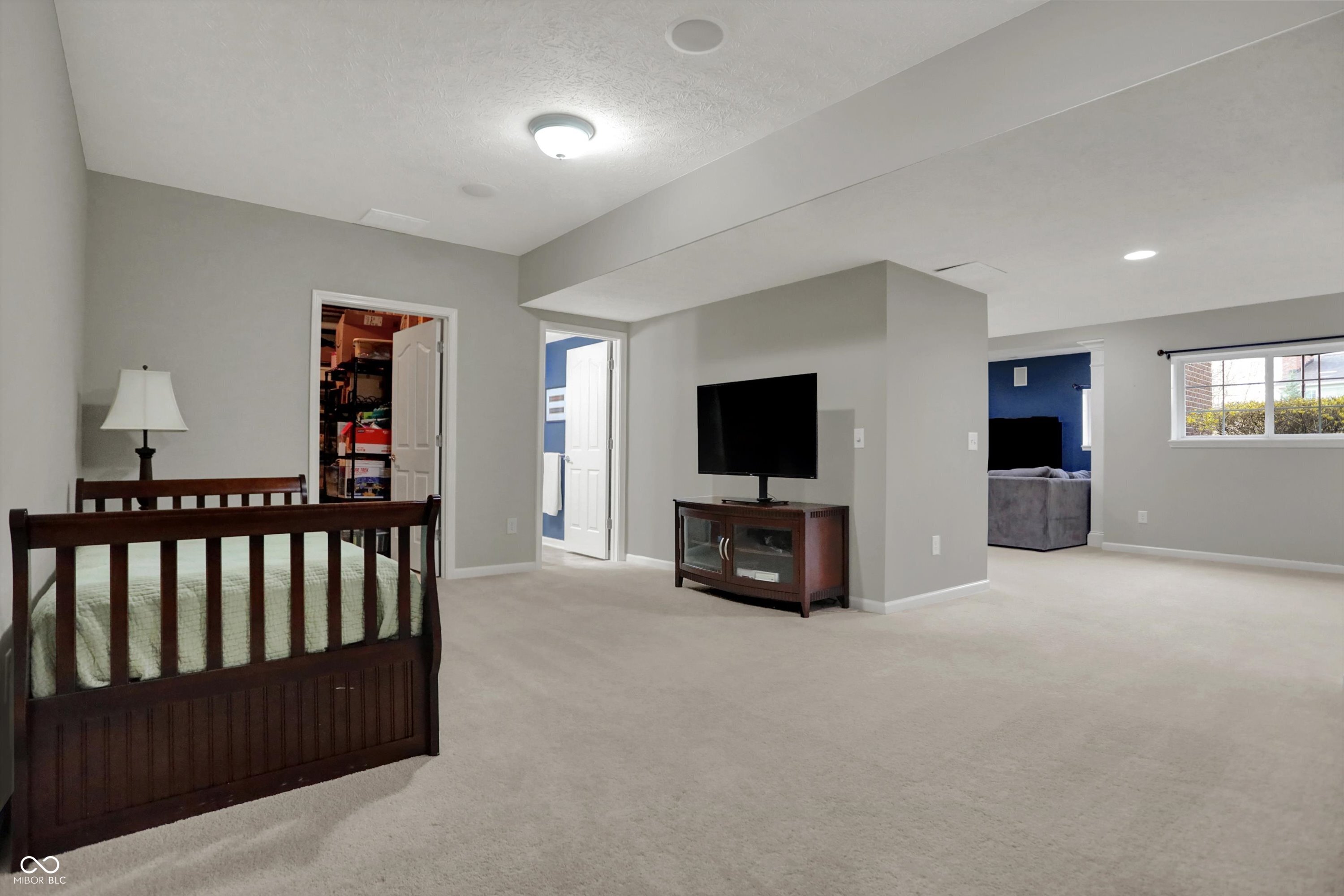 9253 Windrift Way