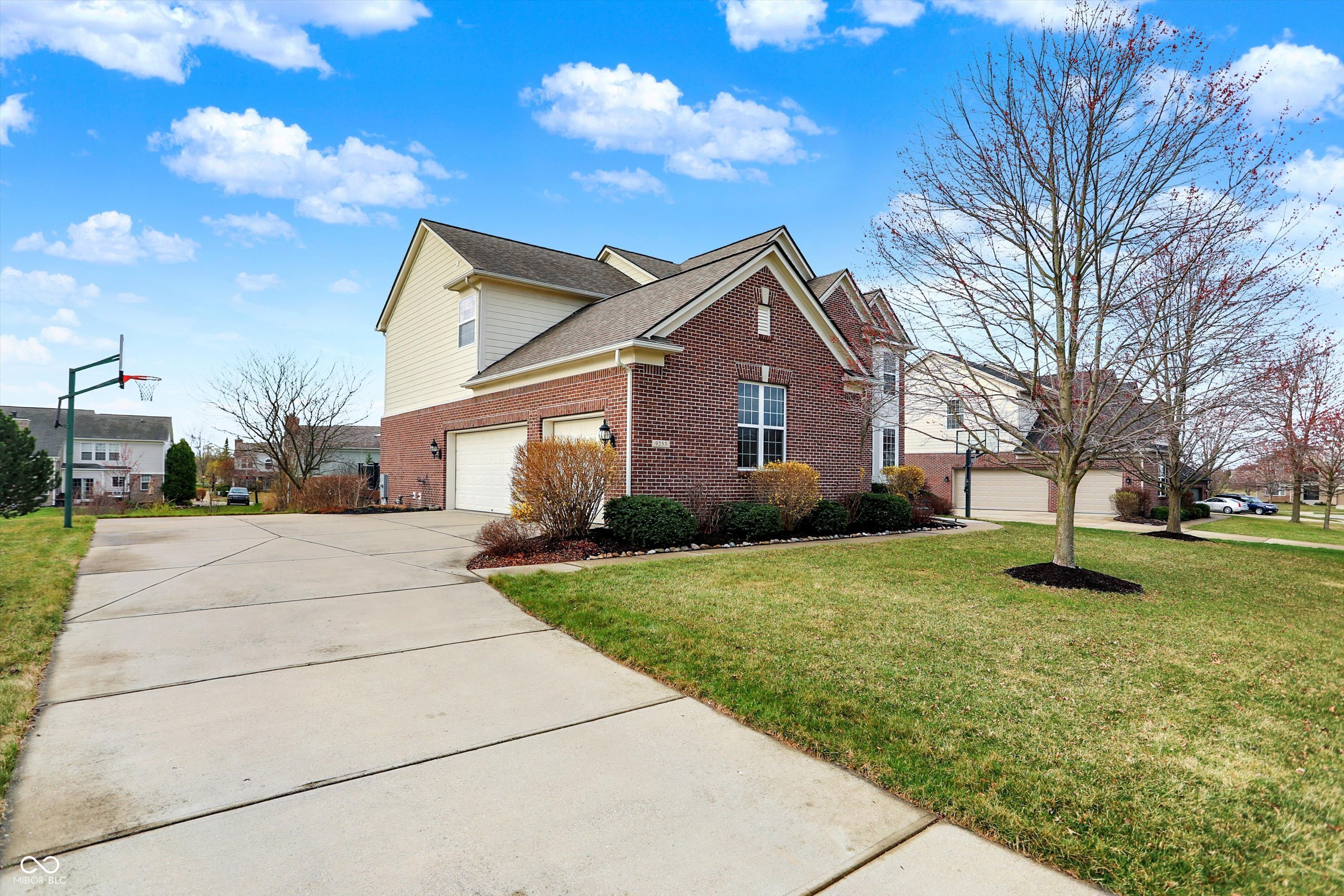 9253 Windrift Way
