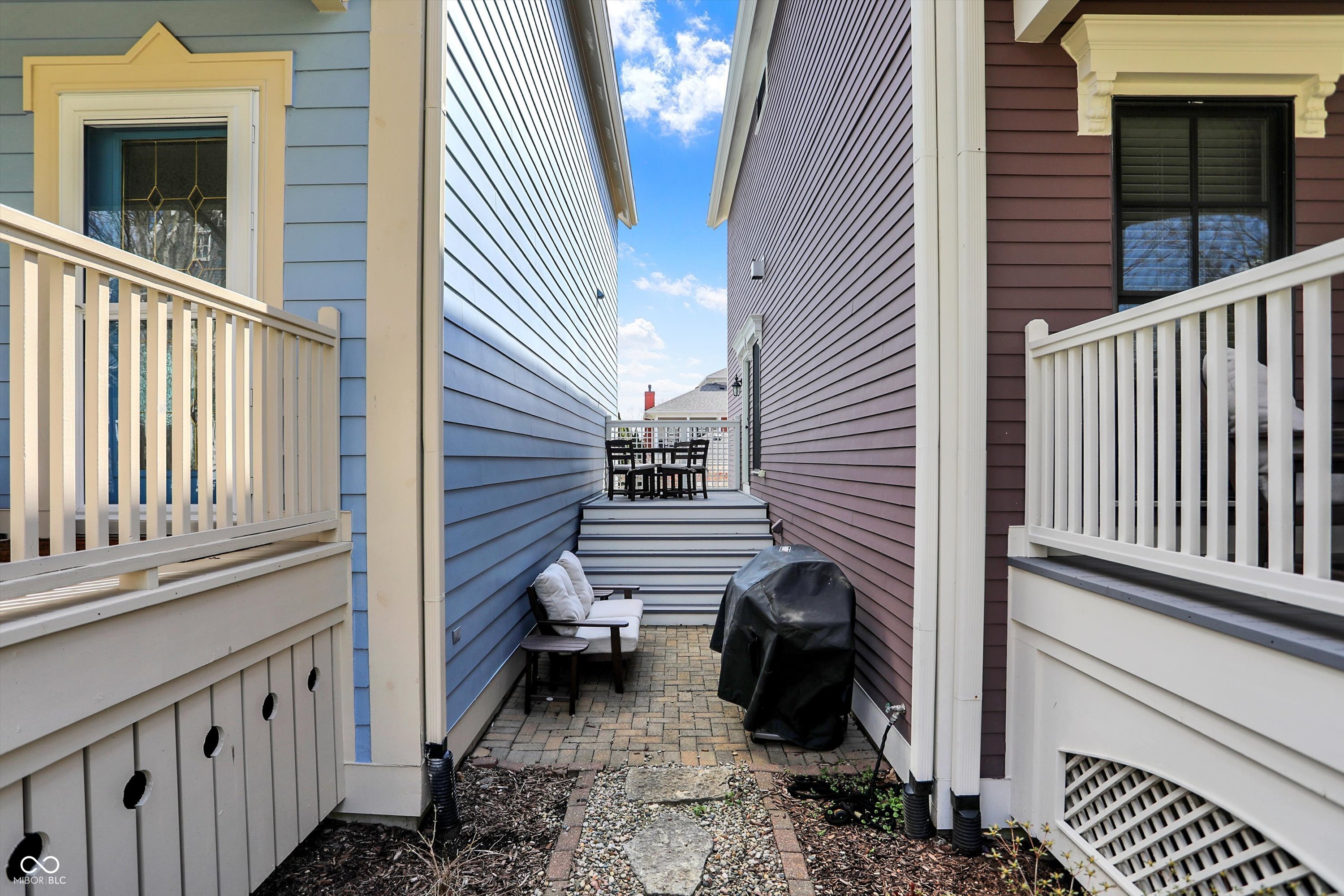 2037 Rhettsbury Street