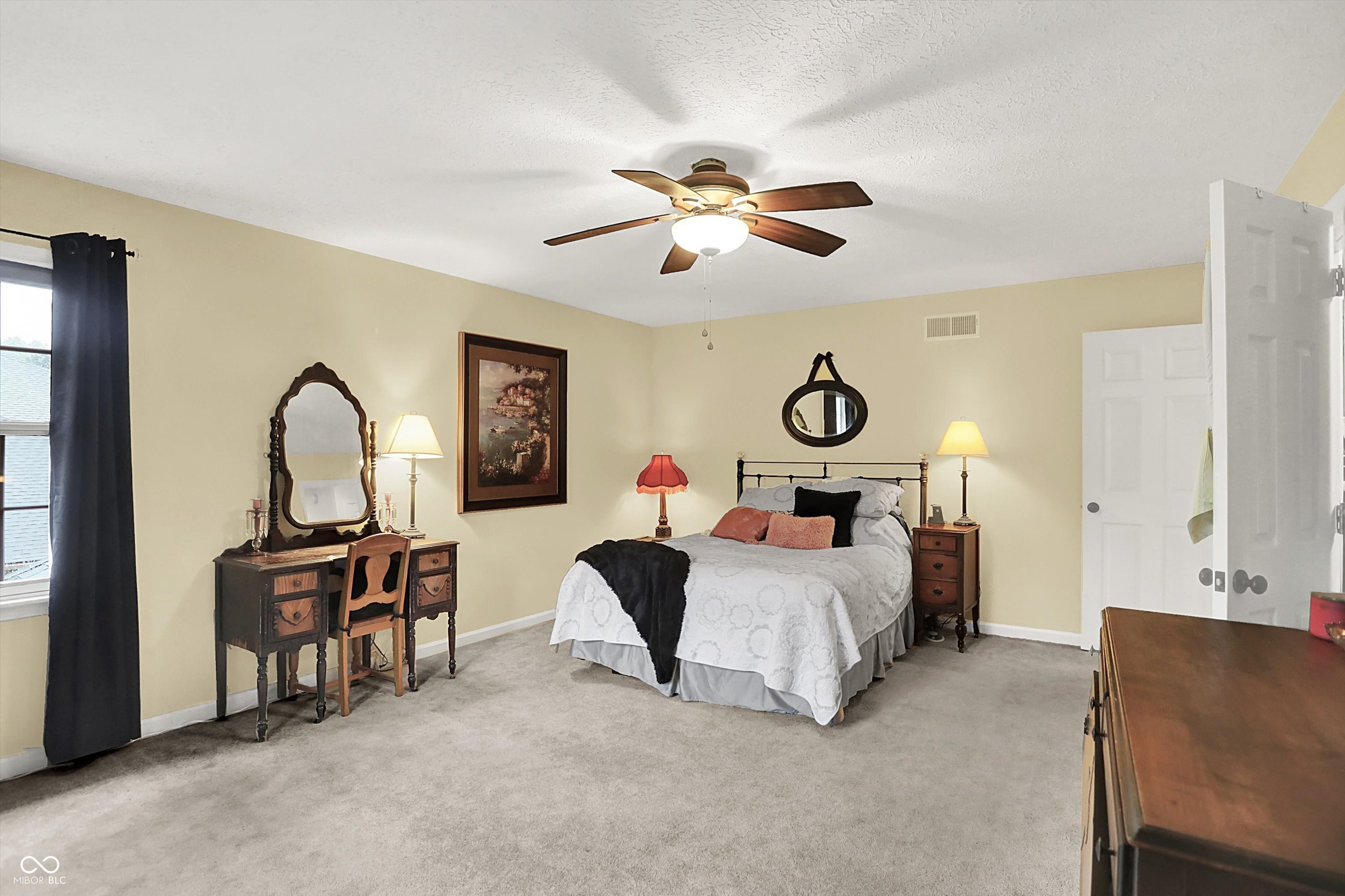 1095 Williamsburg Lane