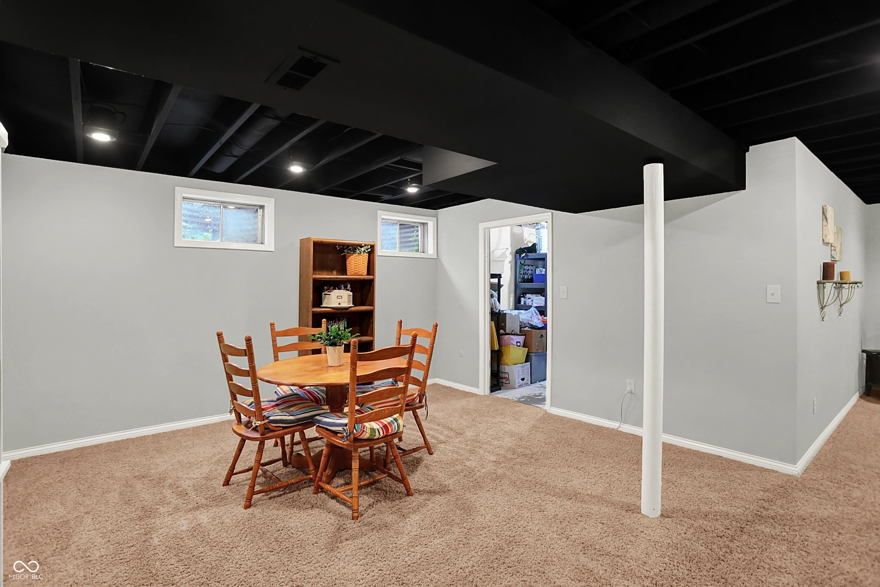 1095 Williamsburg Lane
