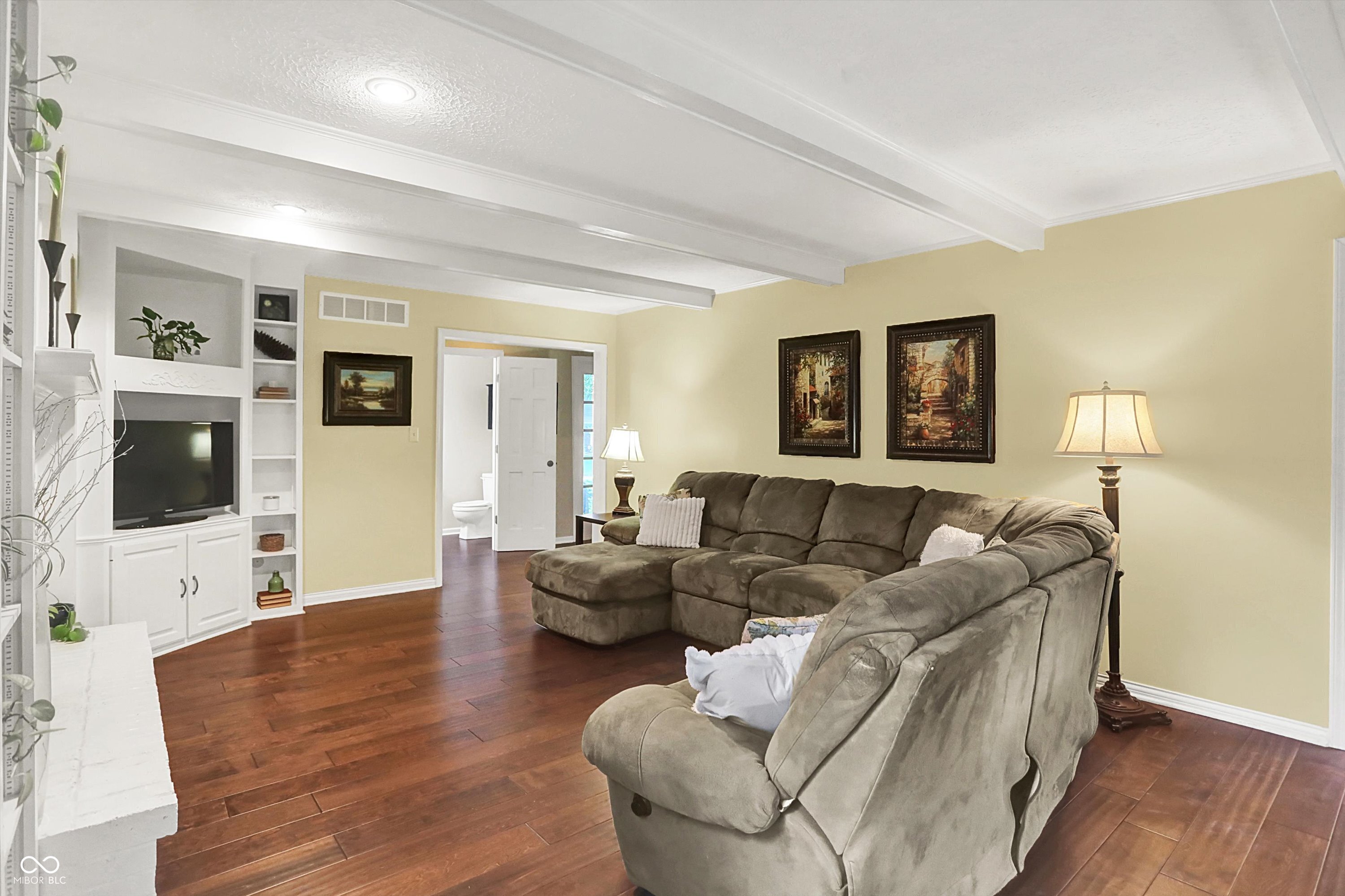1095 Williamsburg Lane