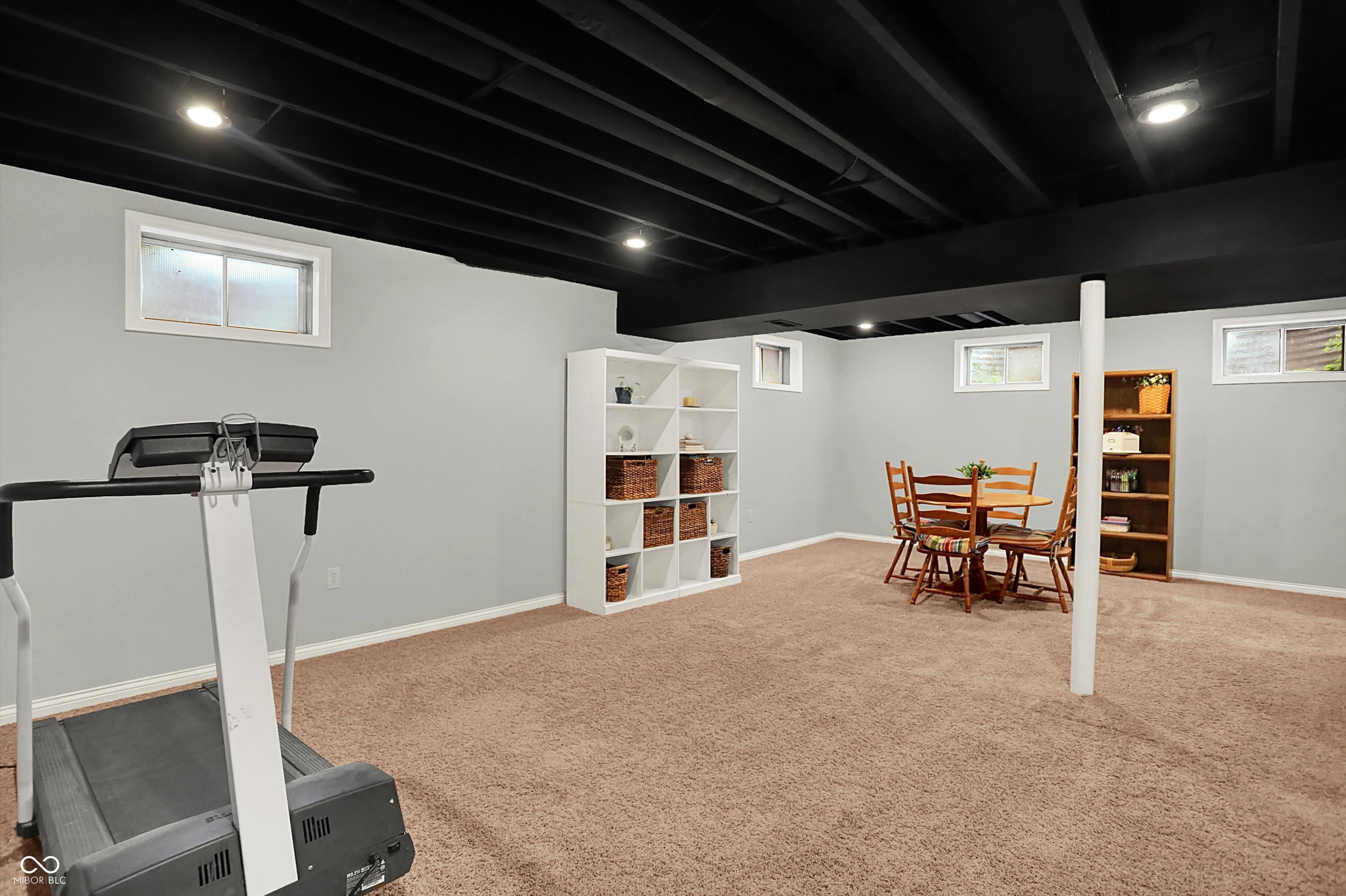 1095 Williamsburg Lane