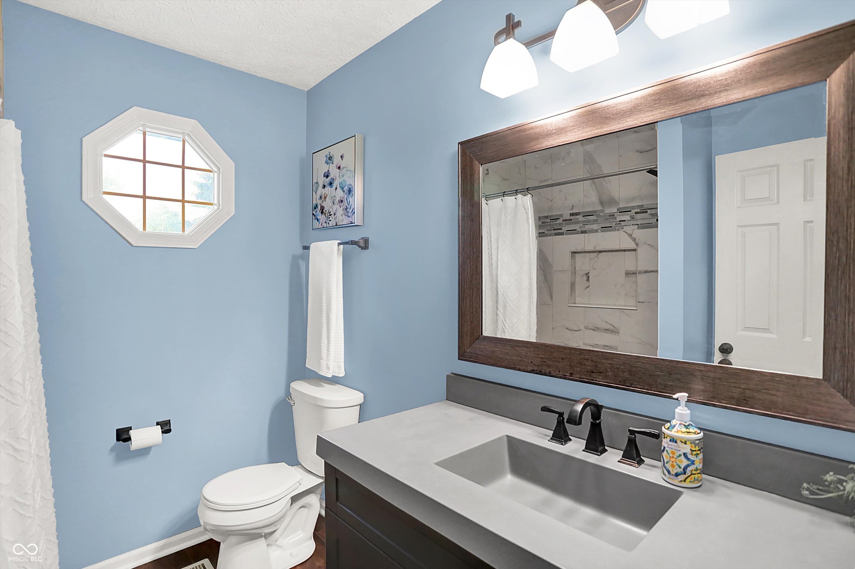 1095 Williamsburg Lane