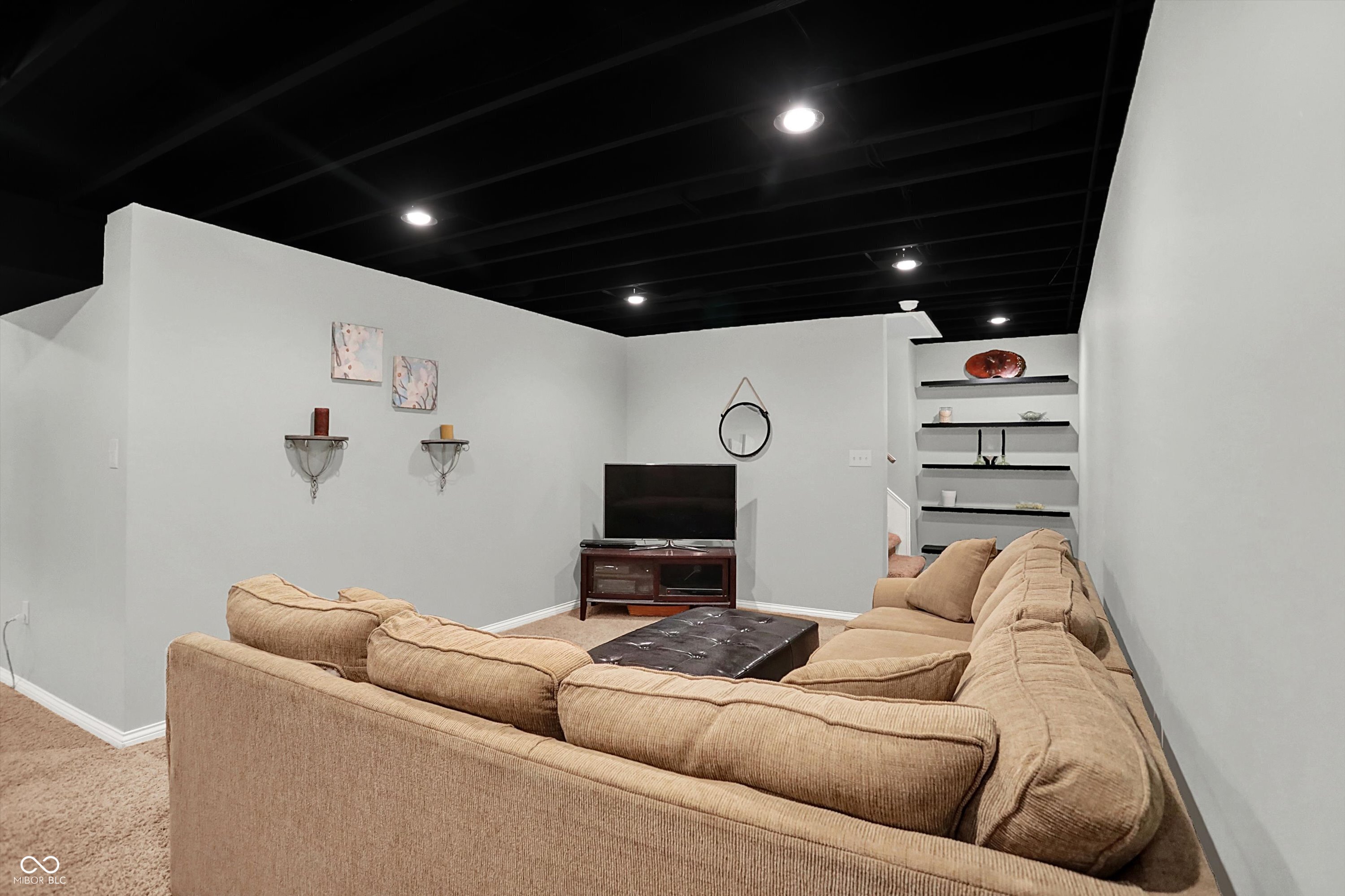 1095 Williamsburg Lane
