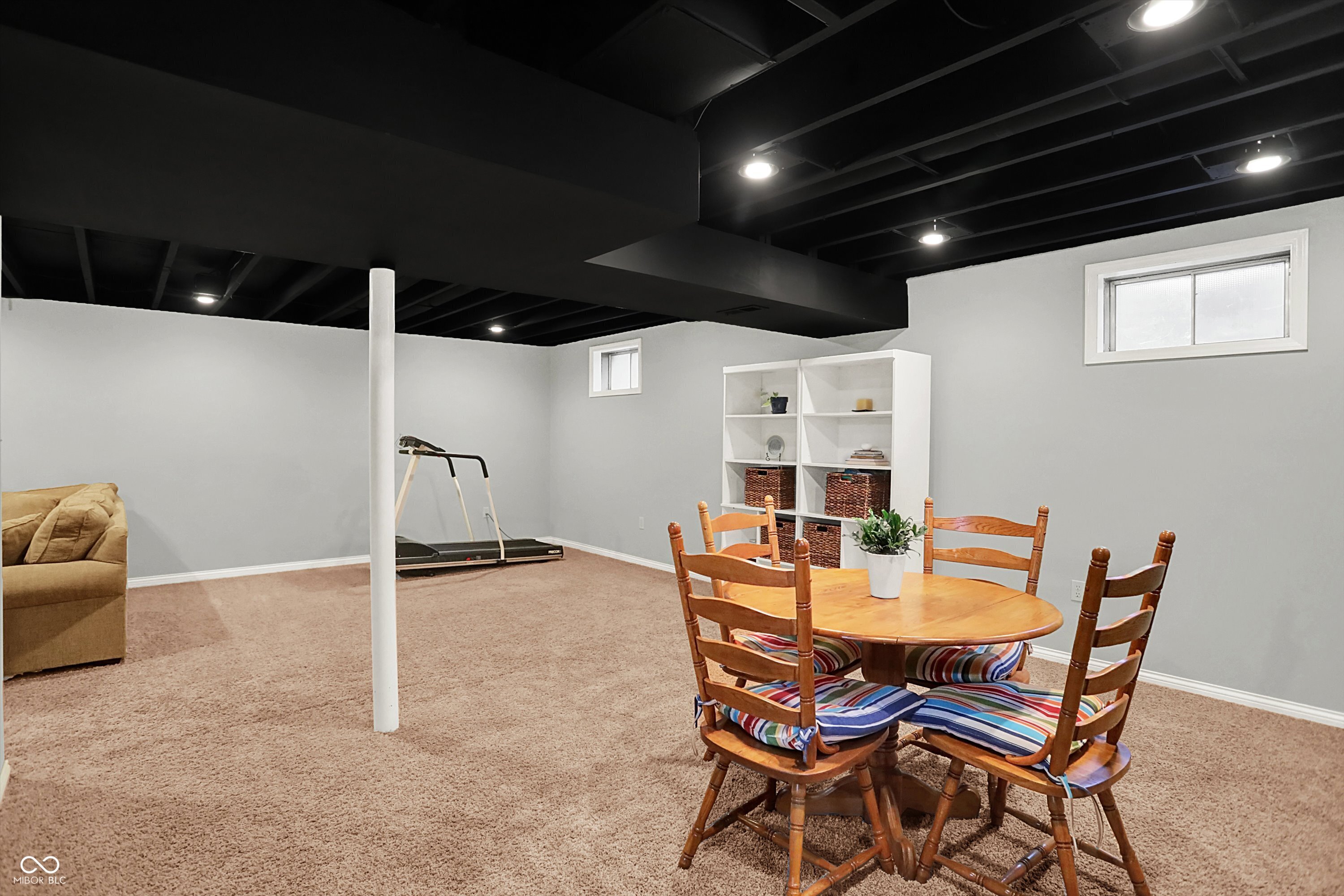 1095 Williamsburg Lane