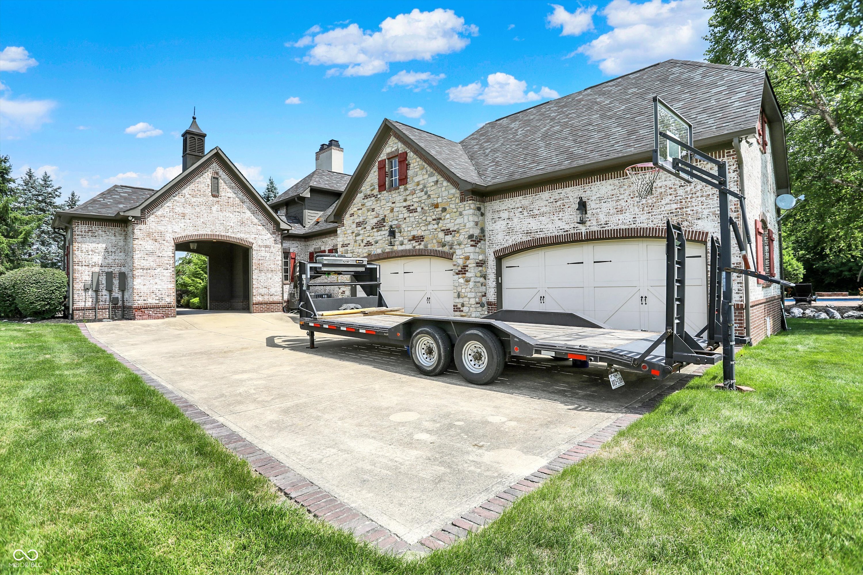 8581 Hunt Club Road