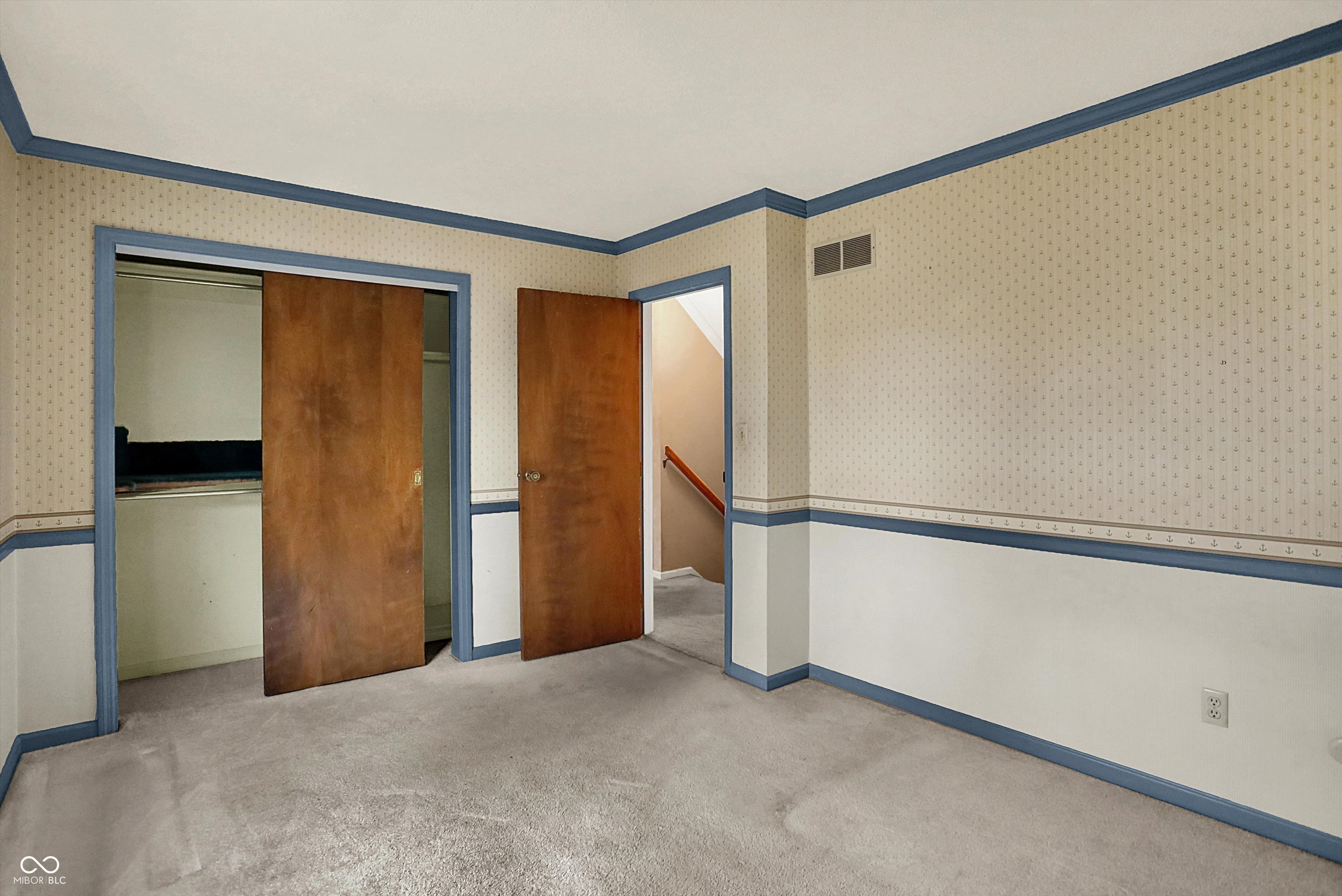 10806 E Lakeshore Drive