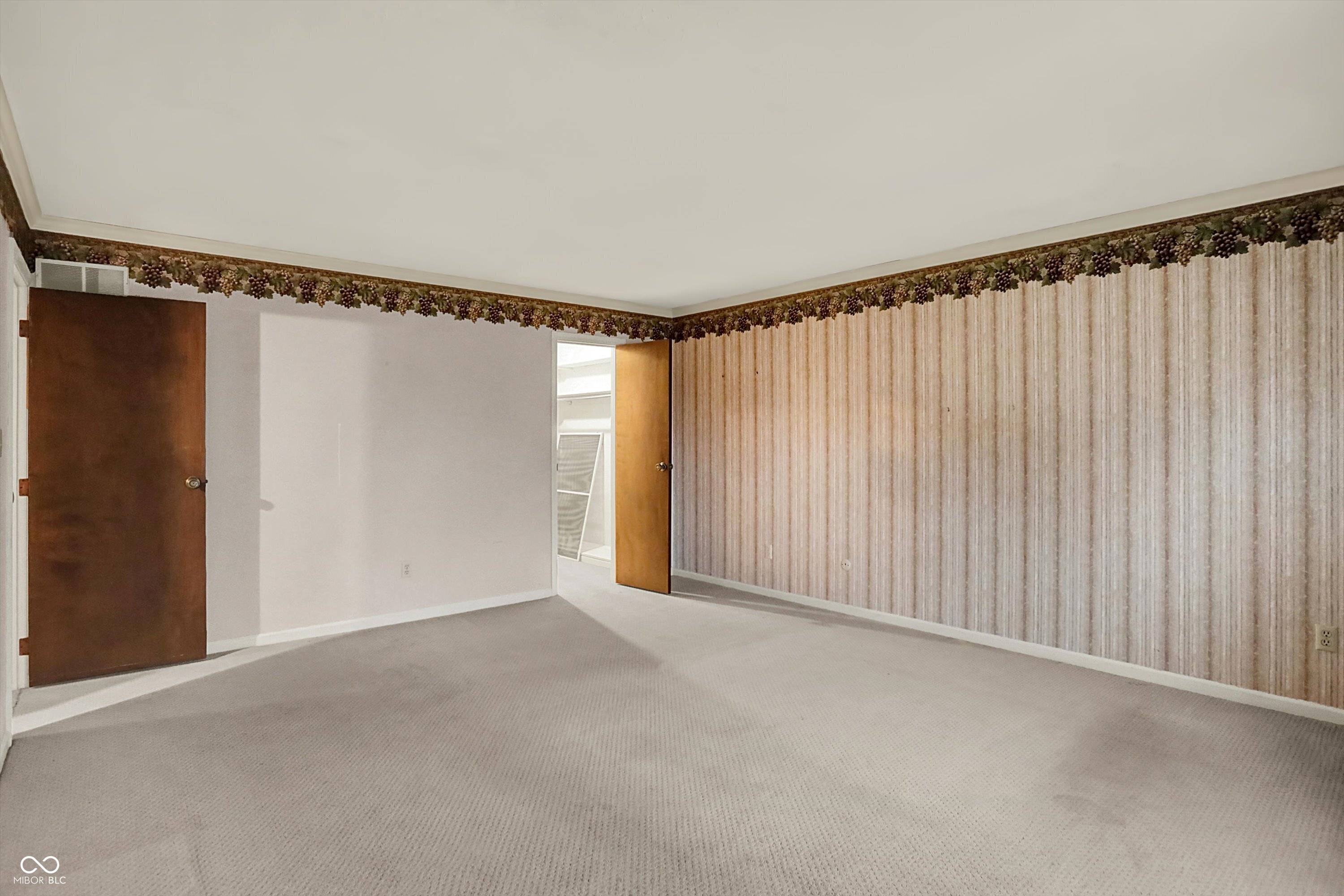 10806 E Lakeshore Drive