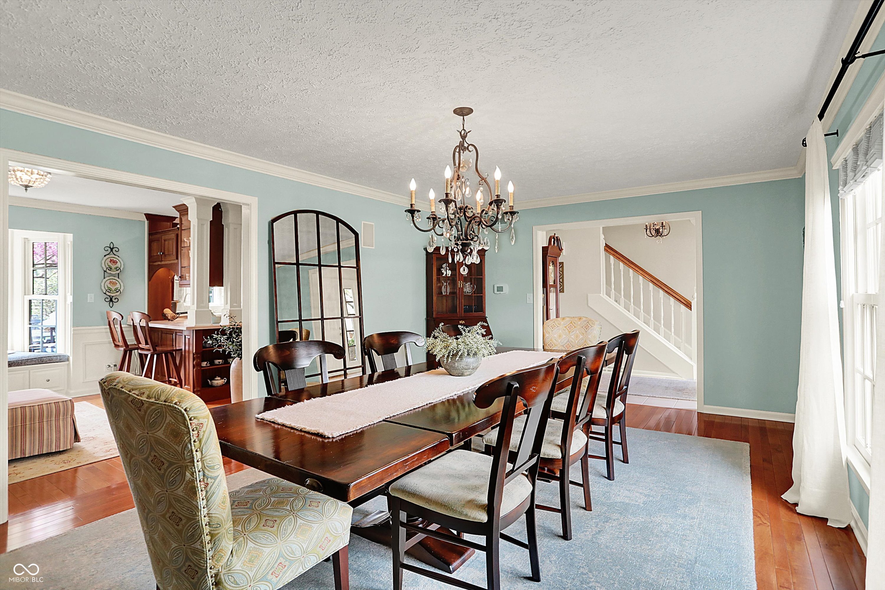 915 Williamsburg Lane