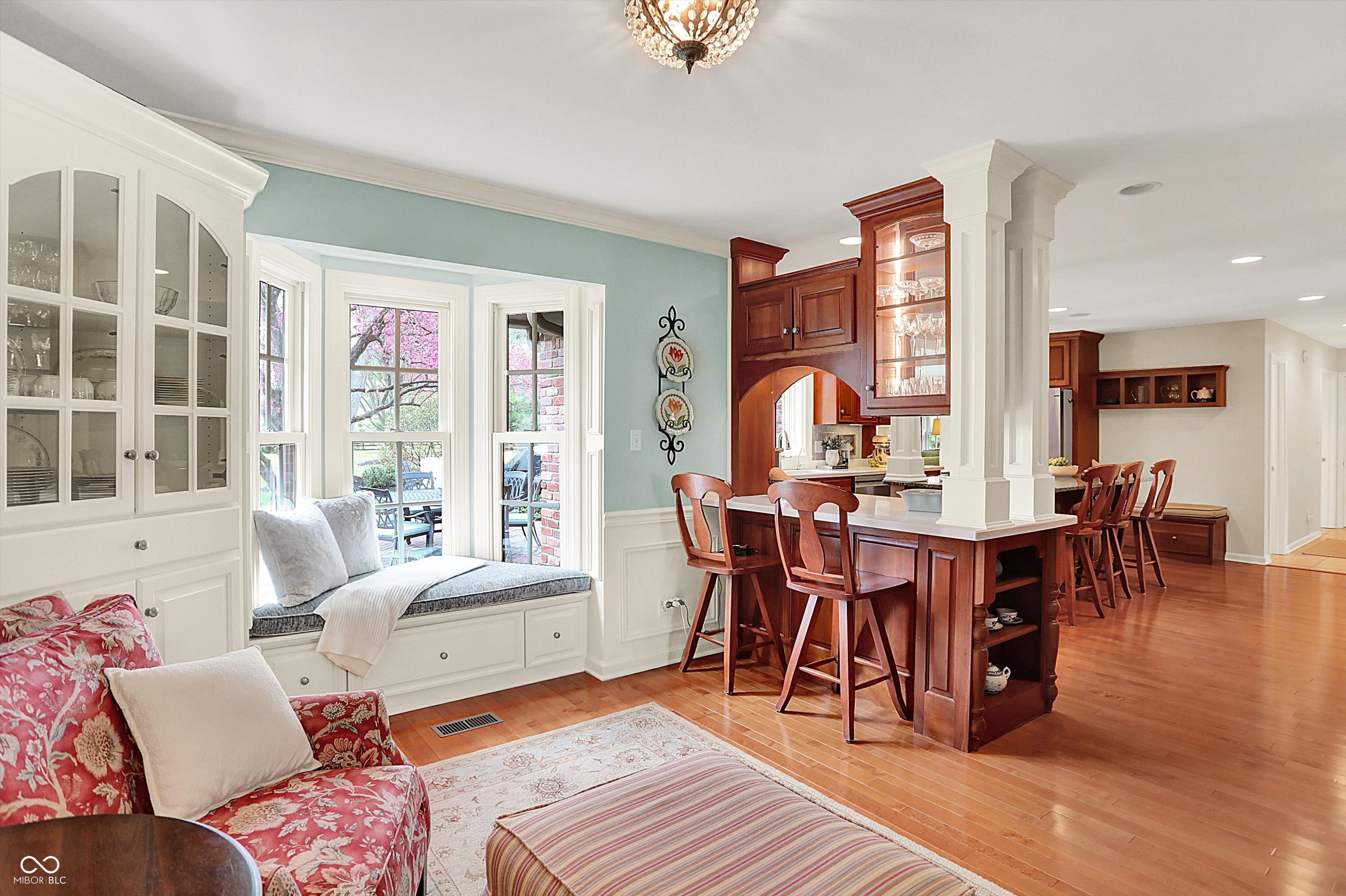 915 Williamsburg Lane