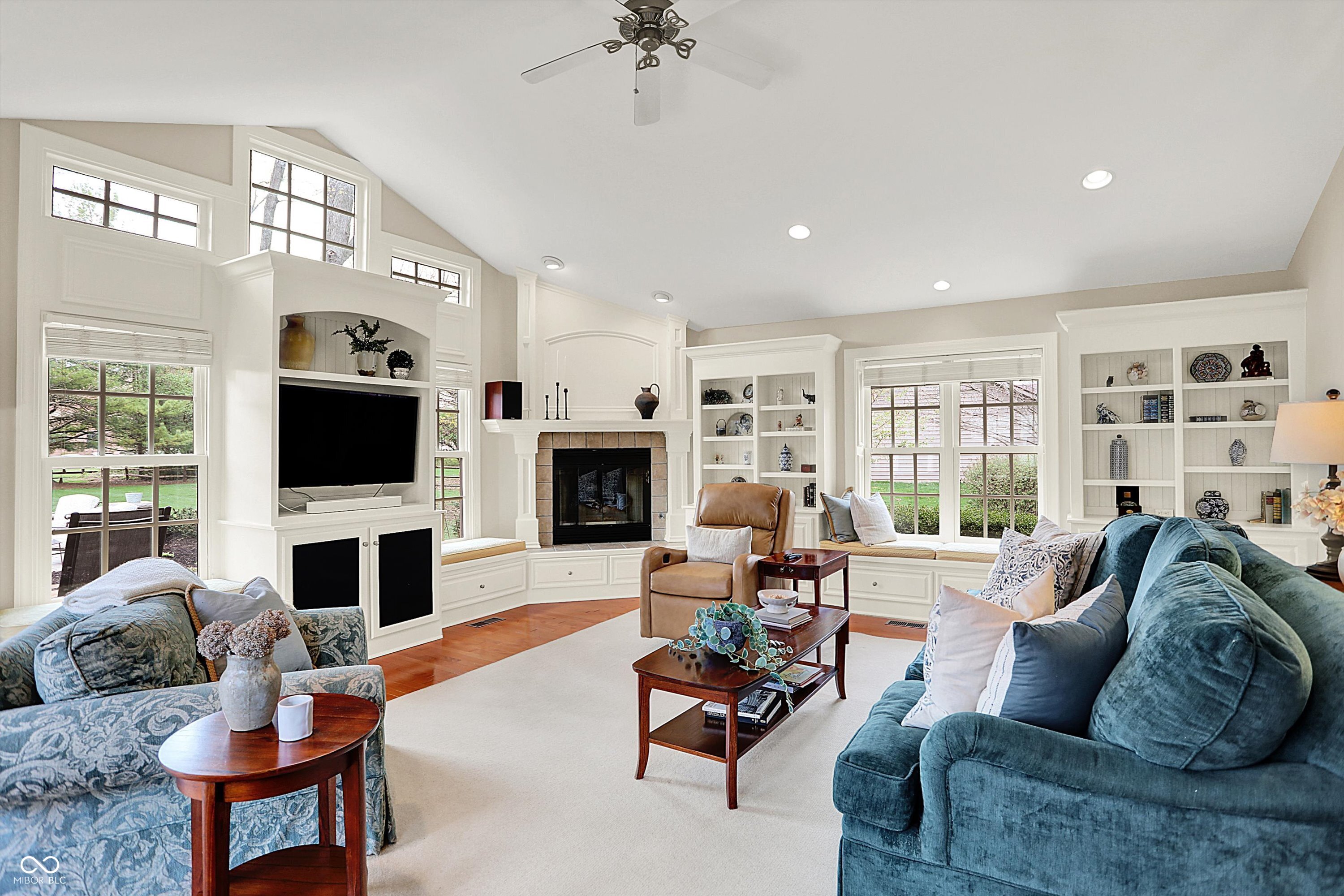 915 Williamsburg Lane