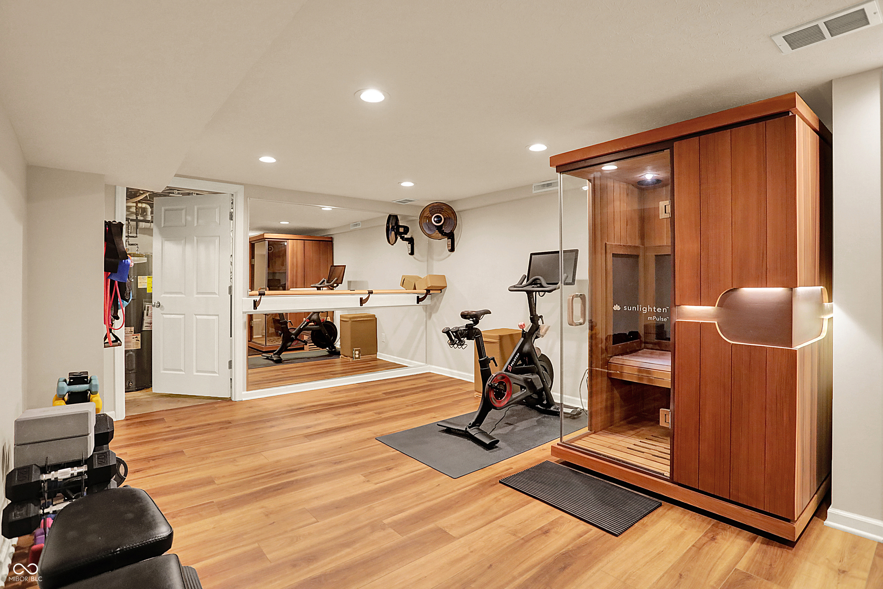 915 Williamsburg Lane