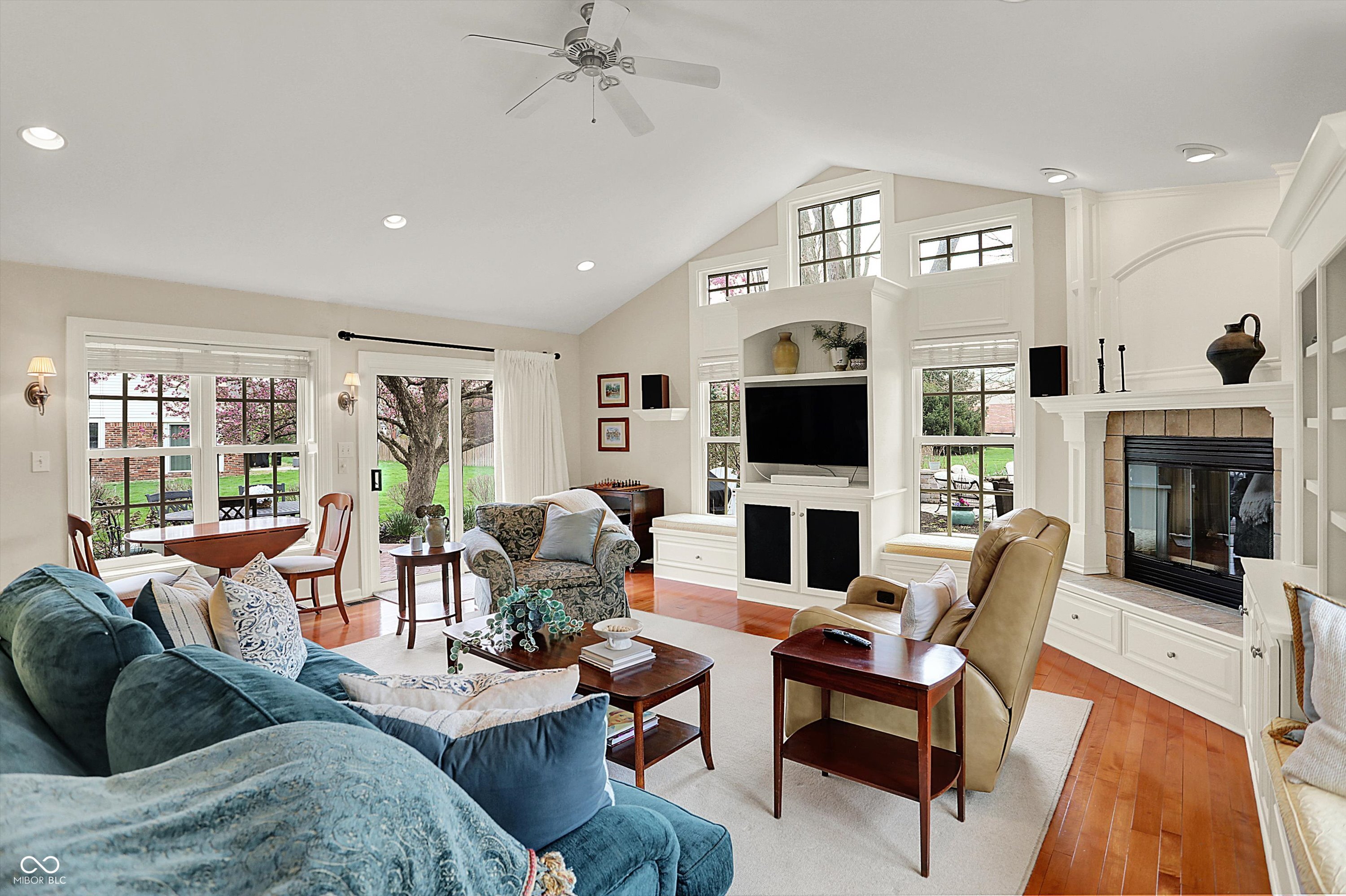 915 Williamsburg Lane