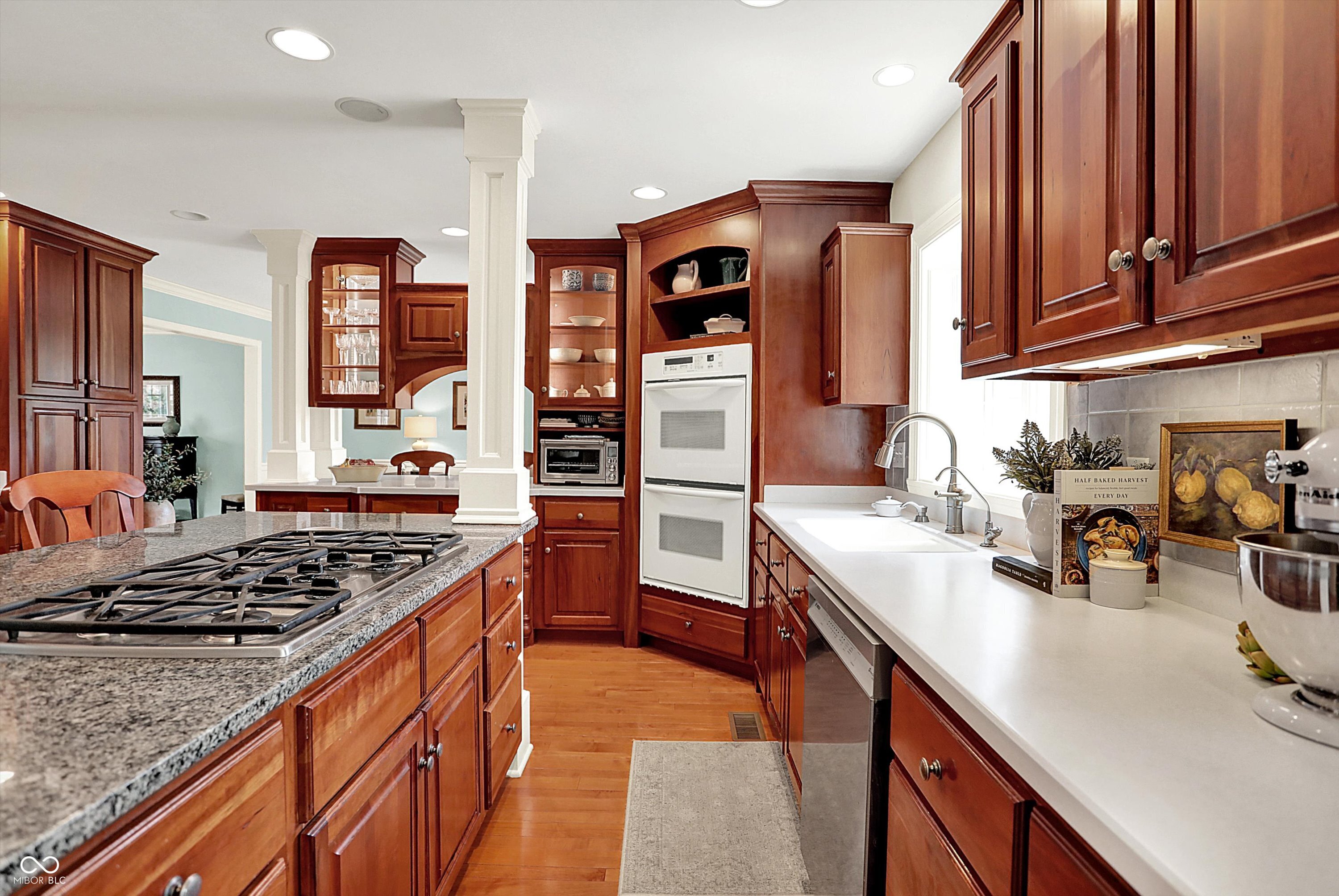 915 Williamsburg Lane