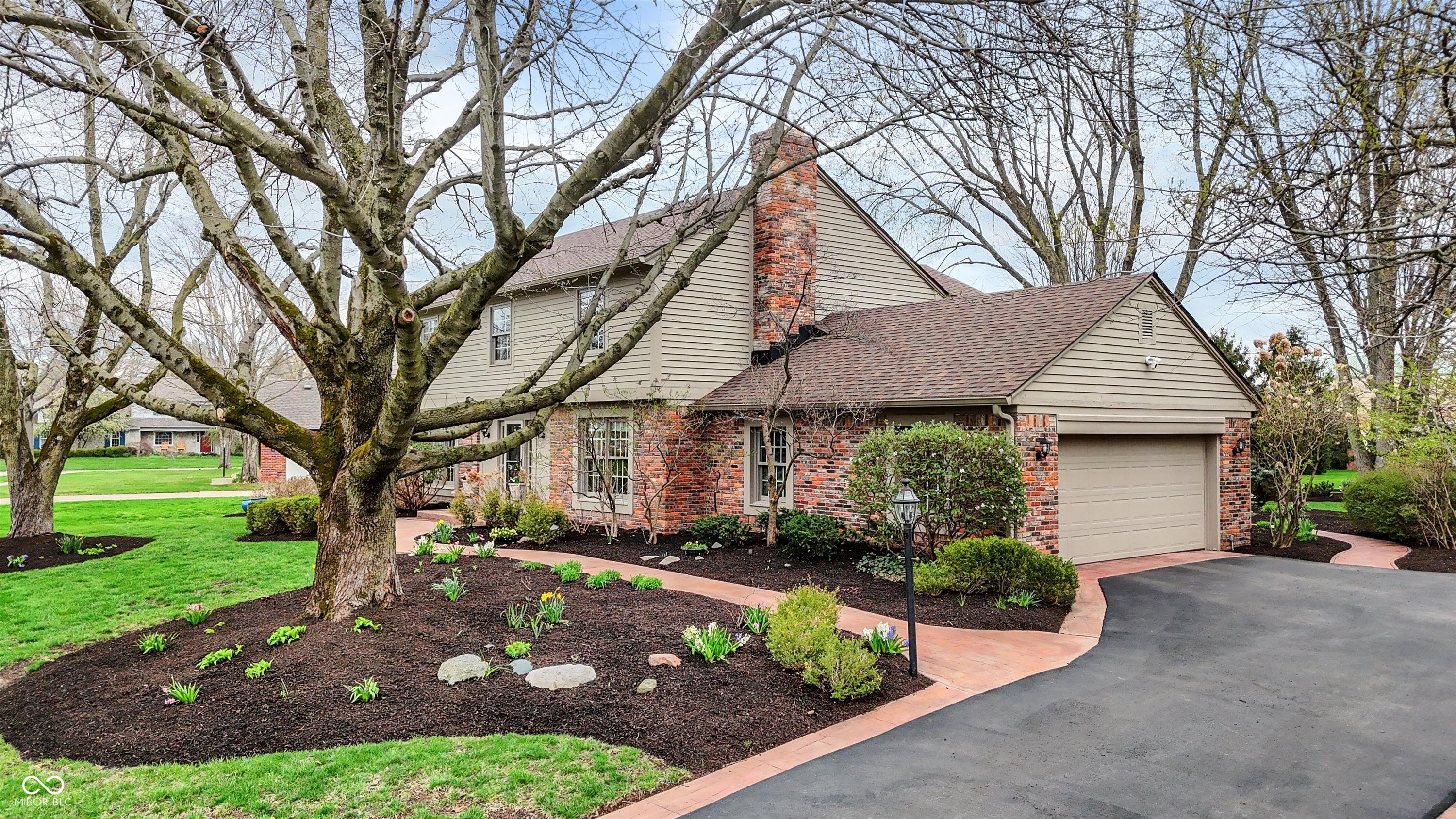915 Williamsburg Lane