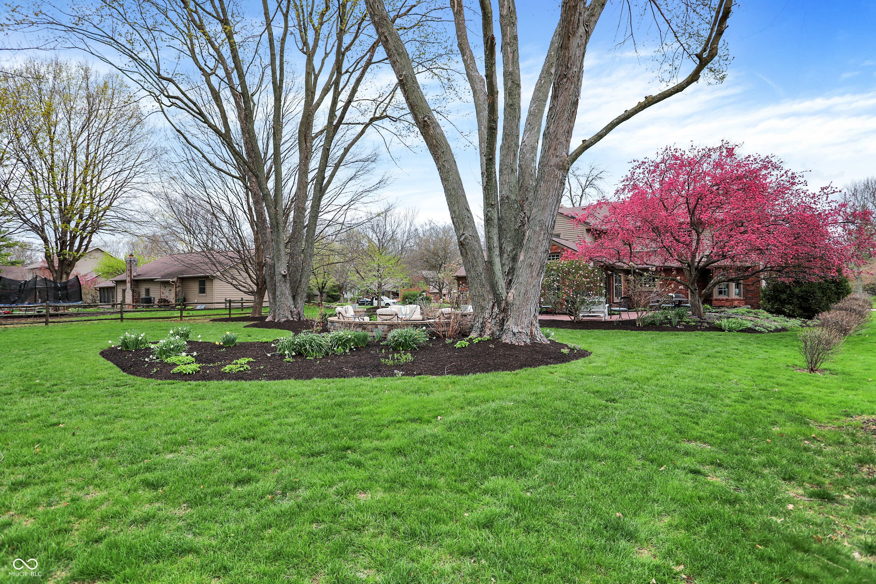 915 Williamsburg Lane