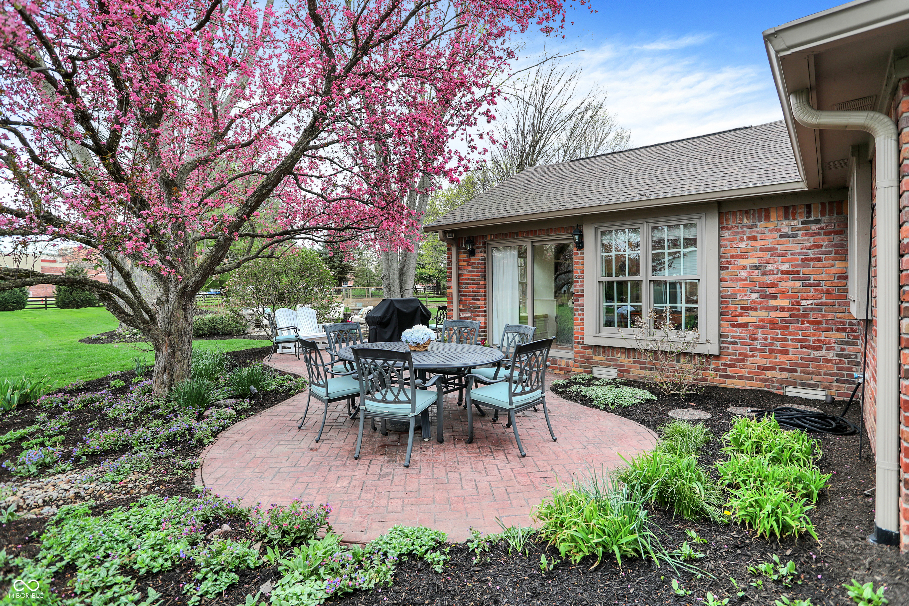 915 Williamsburg Lane