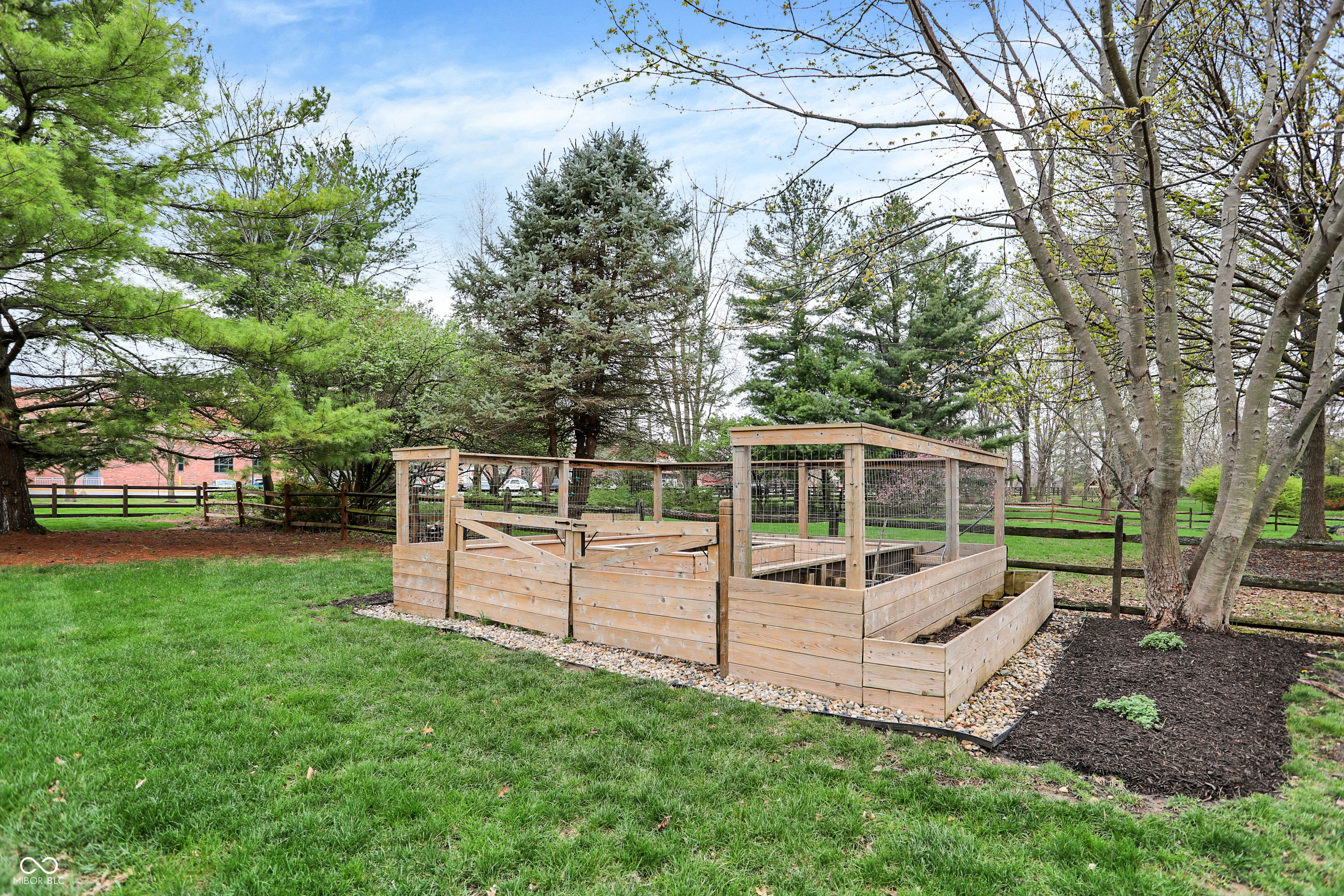 915 Williamsburg Lane