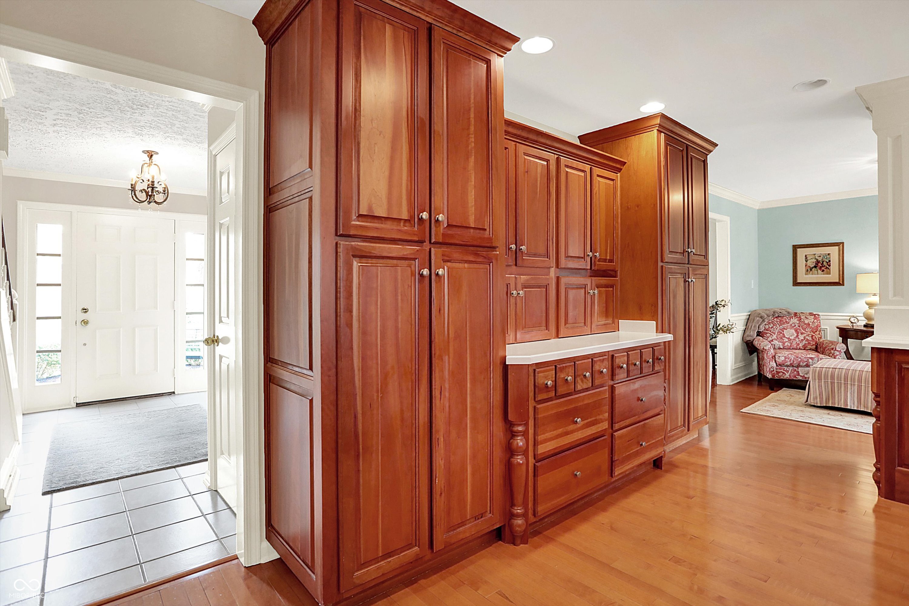 915 Williamsburg Lane