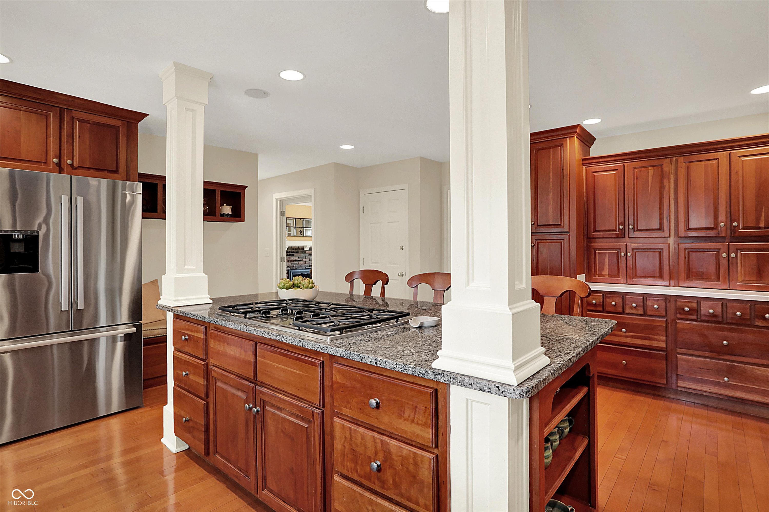 915 Williamsburg Lane