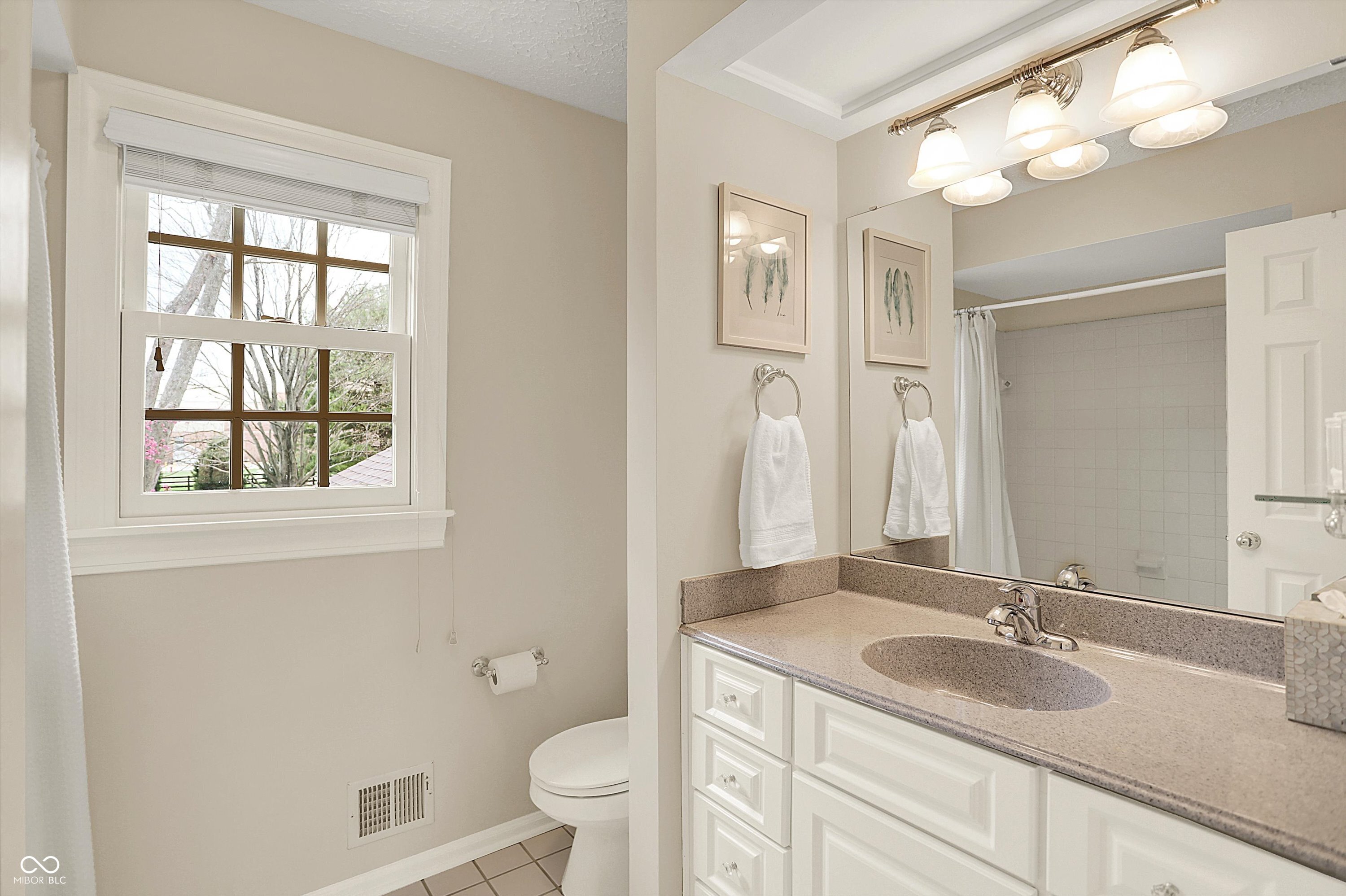 915 Williamsburg Lane